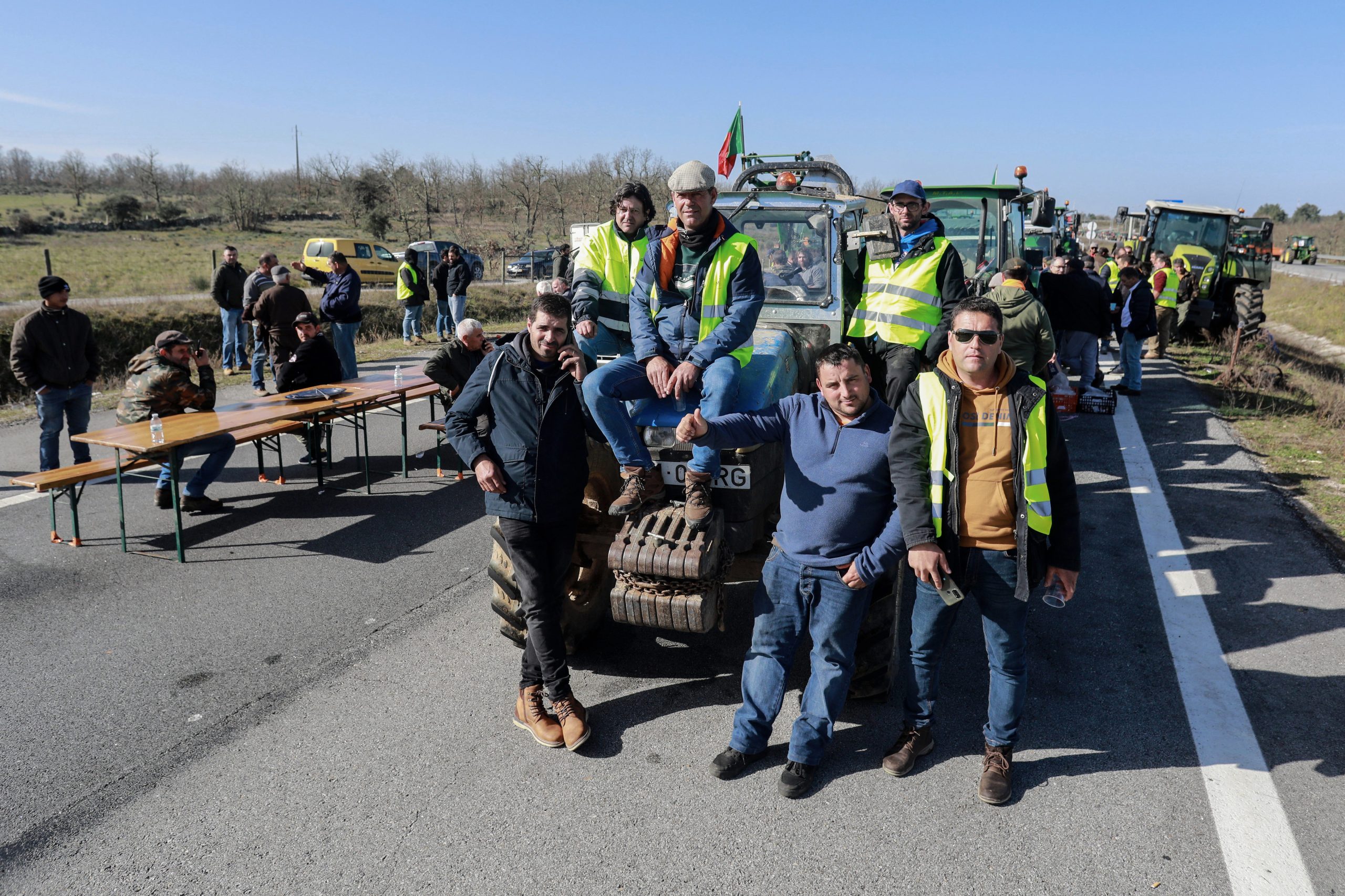 Agricultores: Protestos condicionam trânsito na fronteira da Bemposta, em Bragança