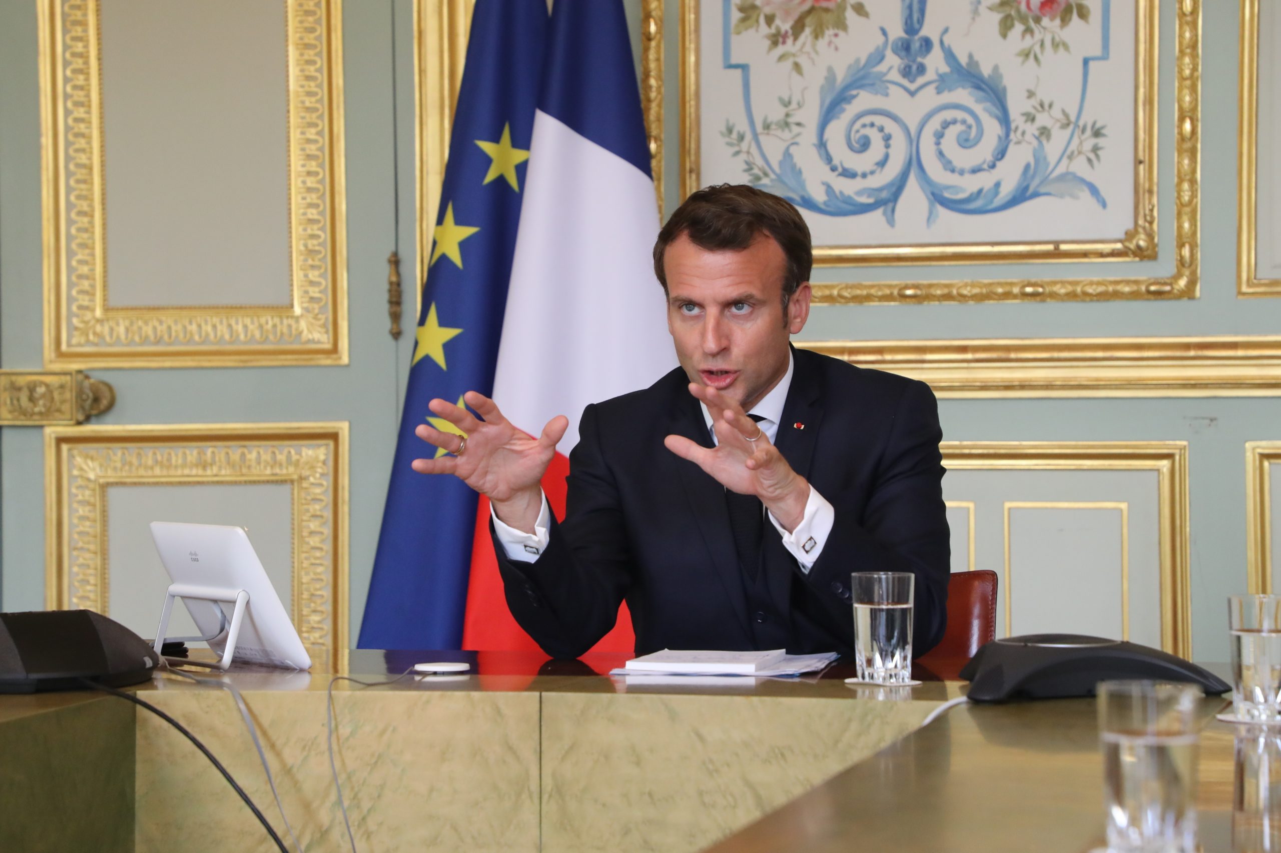 Emmanuel Macron defende papel da OMS na crise da pandemia