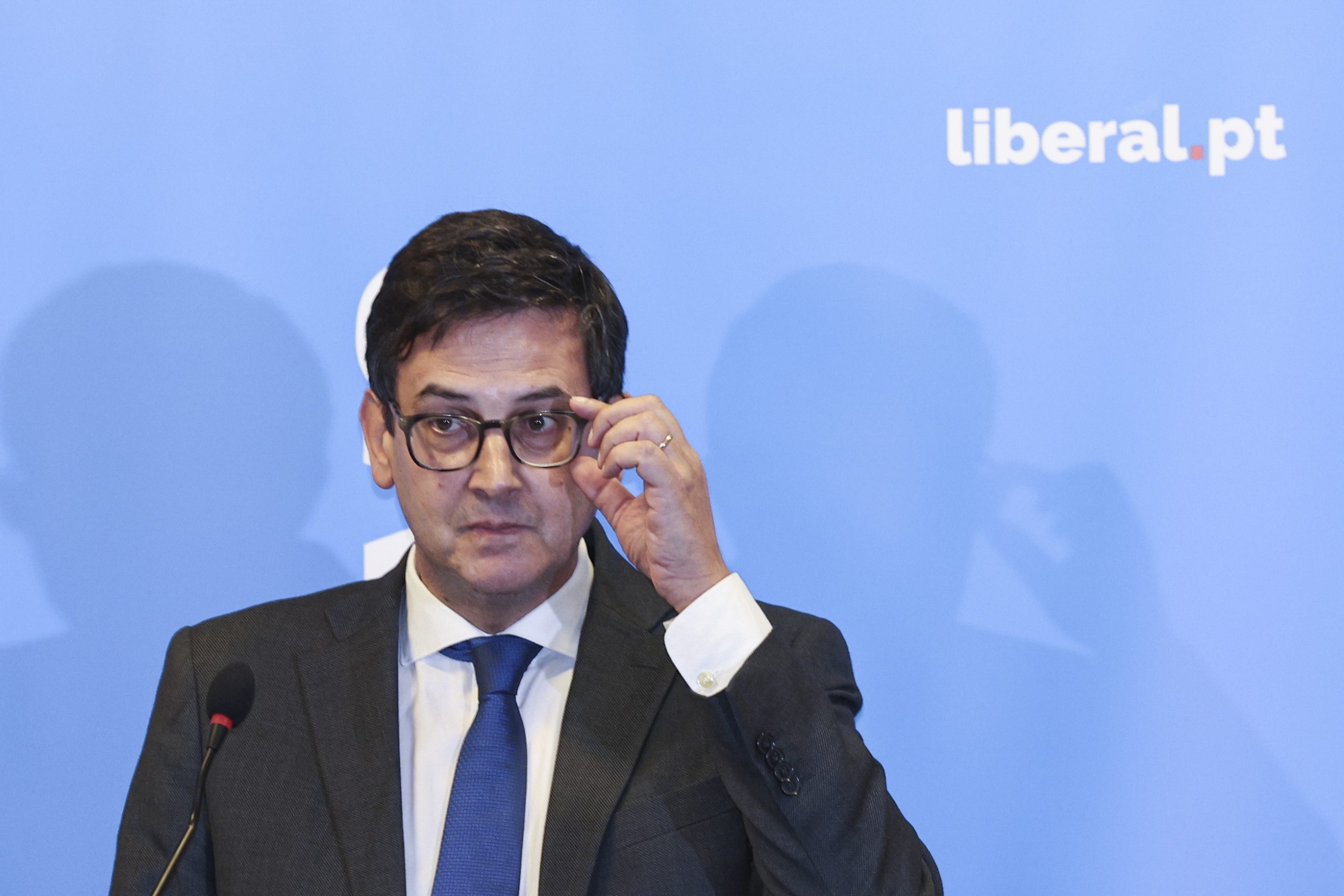 IL pergunta a Costa se sugeriu que PGR fosse recebida por Marcelo