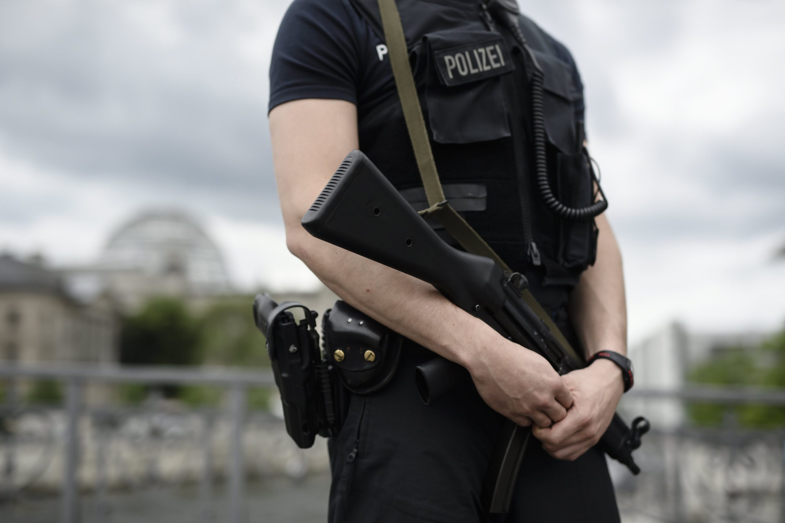 Polícia alemã investiga explosão em estação do metro da cidade de Hamburgo