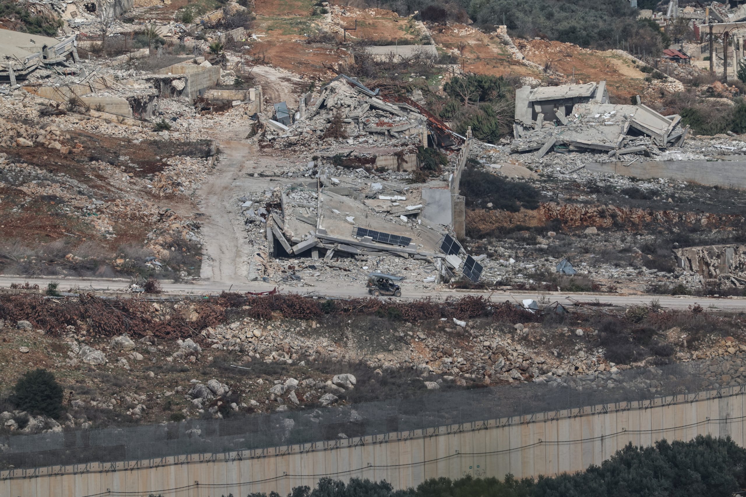 Ataques israelitas no Líbano fazem pelo menos cinco mortes