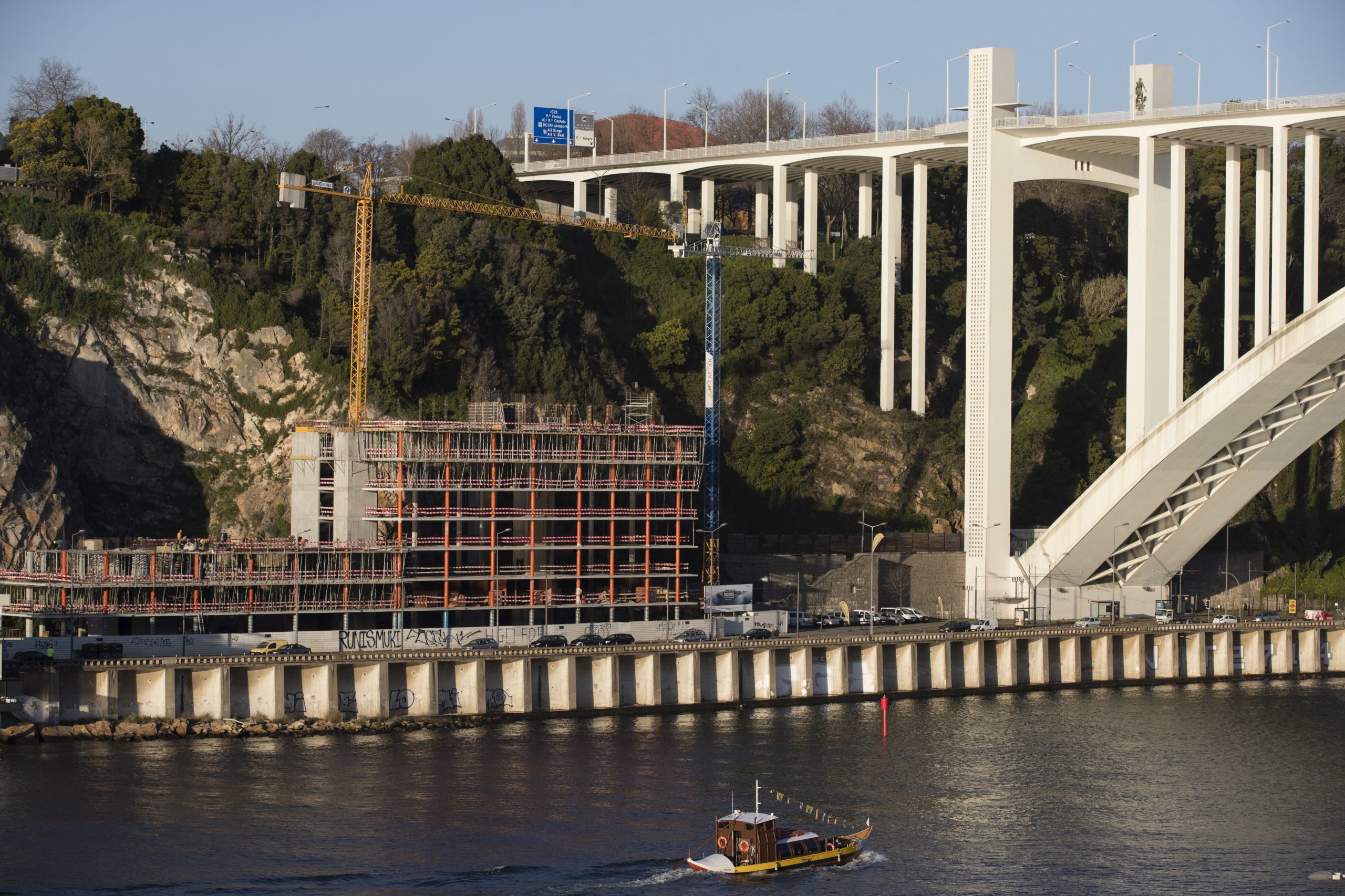 Ministério Público avalia eventual recurso sobre absolvição da Câmara do Porto no processo da Arcada