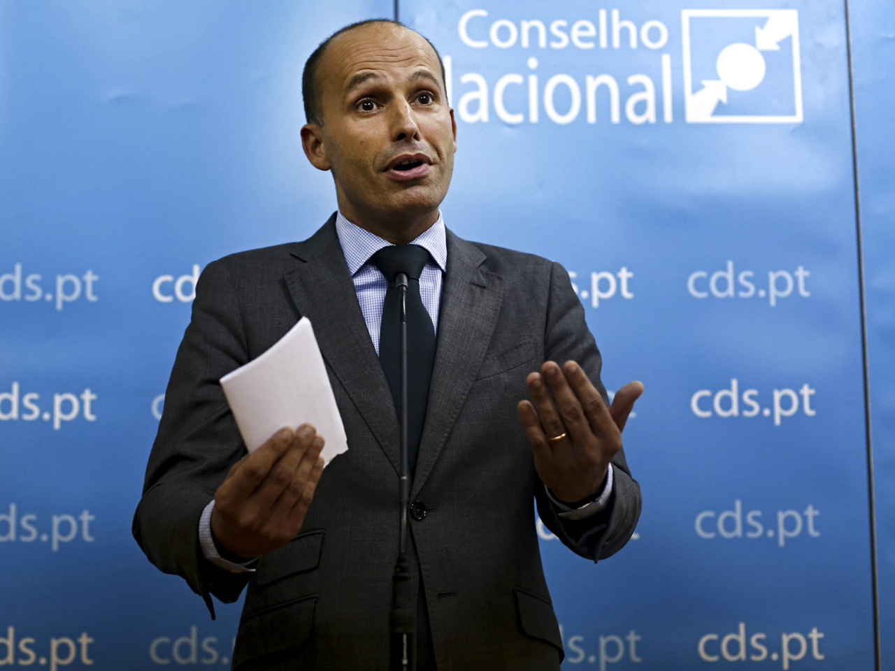 CDS-PP contesta “enganos e propaganda” em artigo de Mário Centeno
