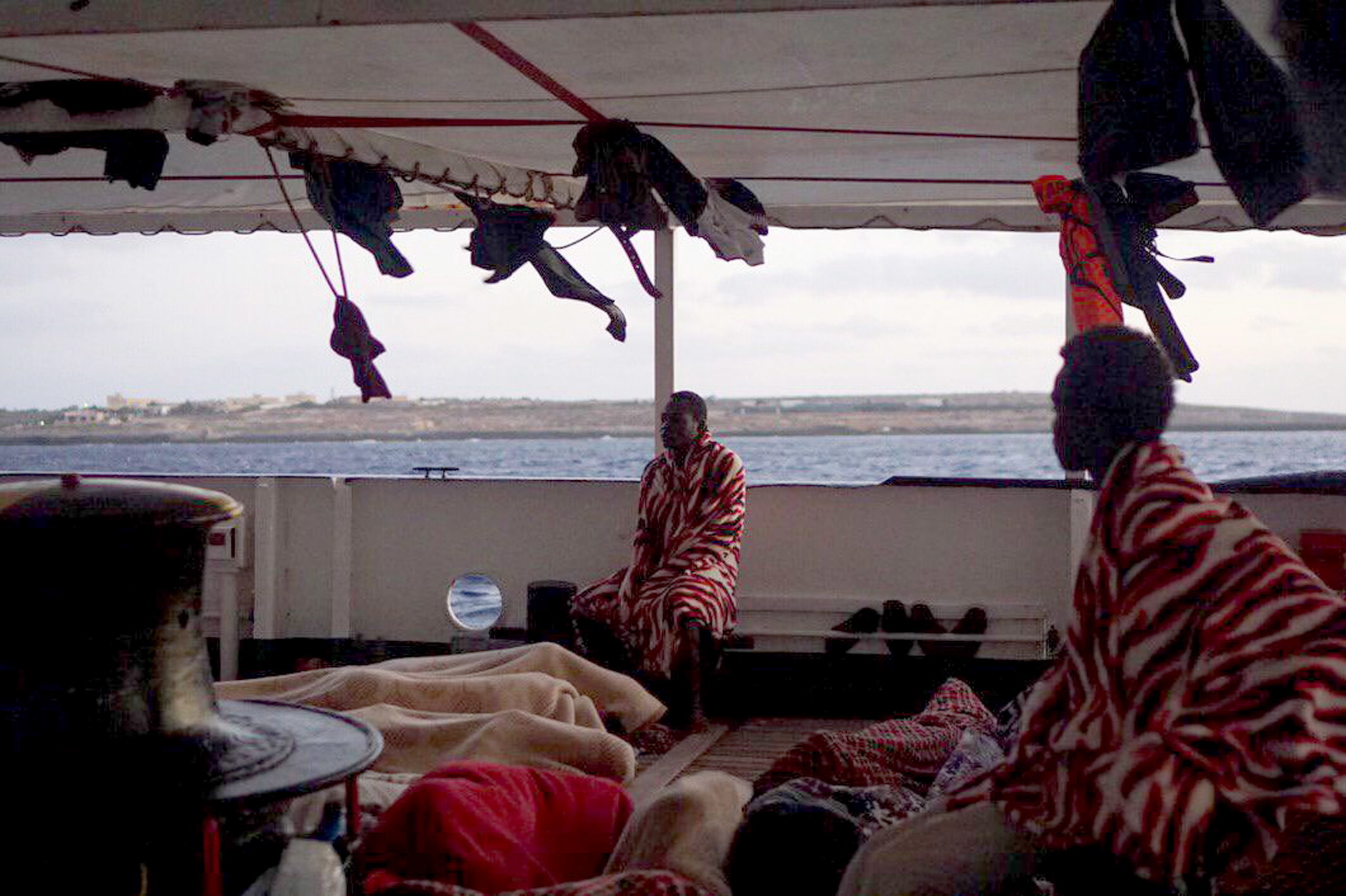 Espanha aceita receber parte dos 147 migrantes a bordo do Open Arms
