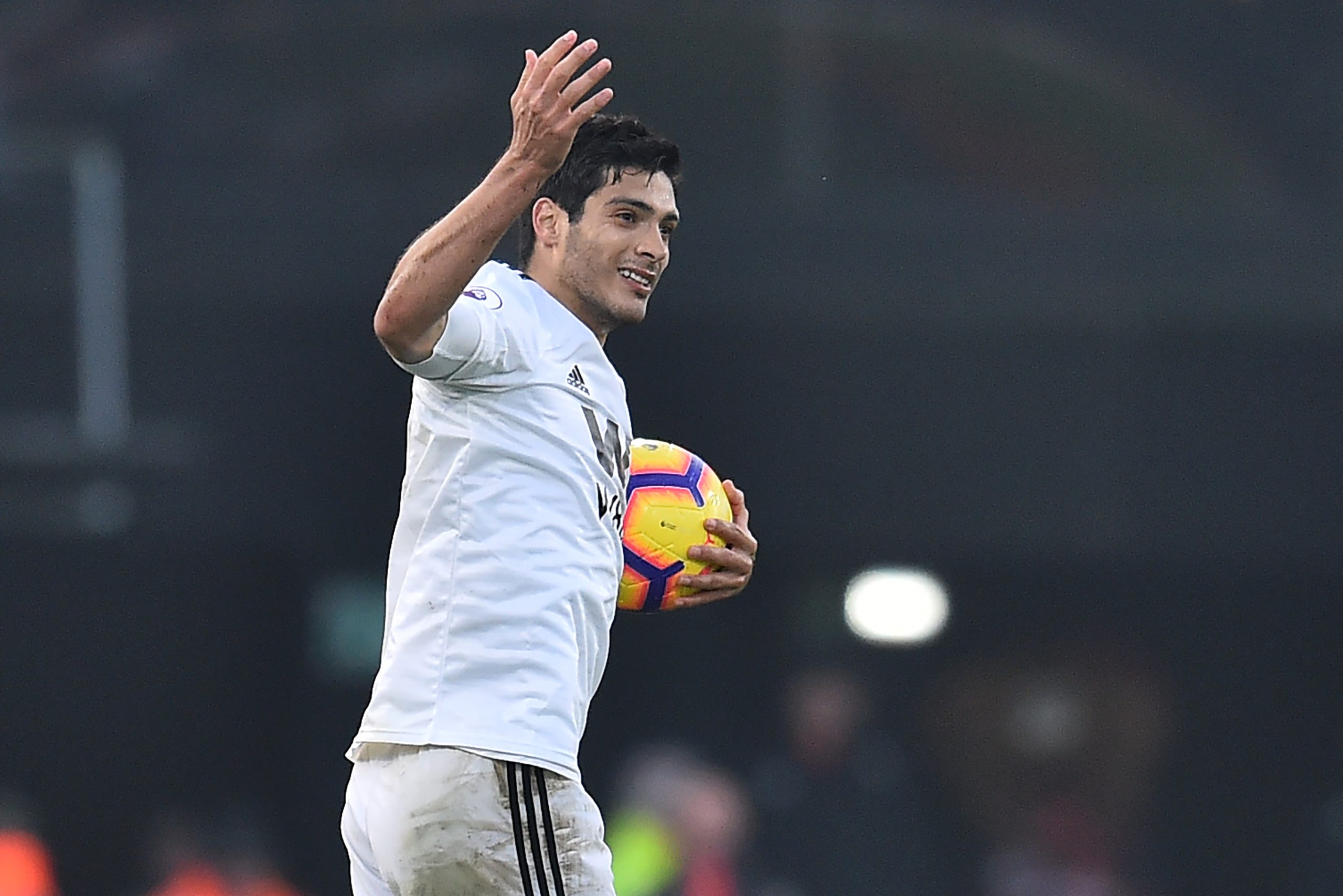 Pénalti de Raúl Jiménez dá empate aos Wolves no campo do Bournemouth