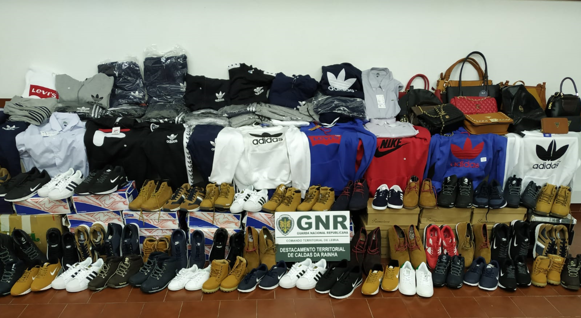 Mais de mil artigos contrafeitos apreendidos em feira nas Caldas da Rainha