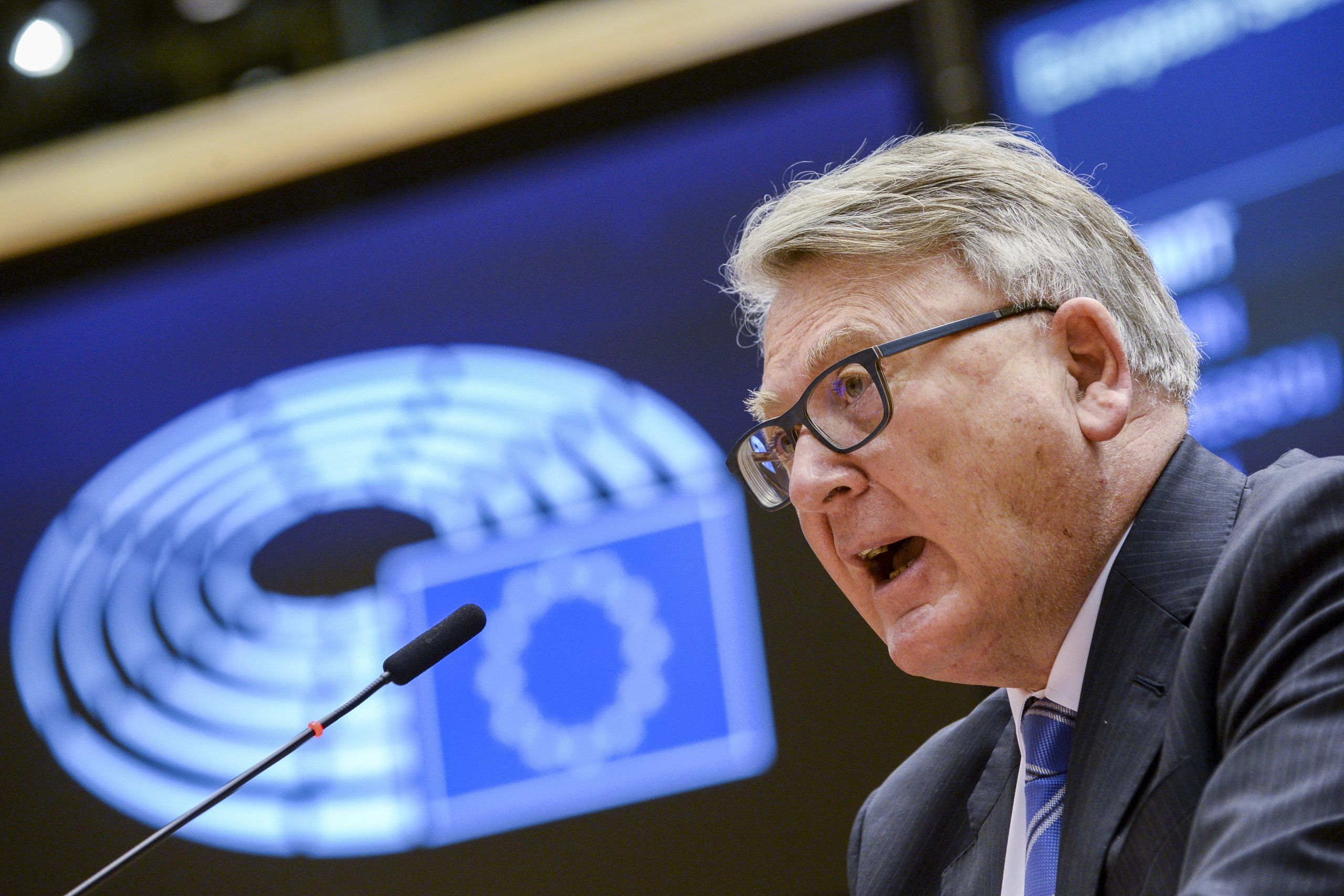 Bruxelas espera acordo entre países sobre salários mínimos até junho
