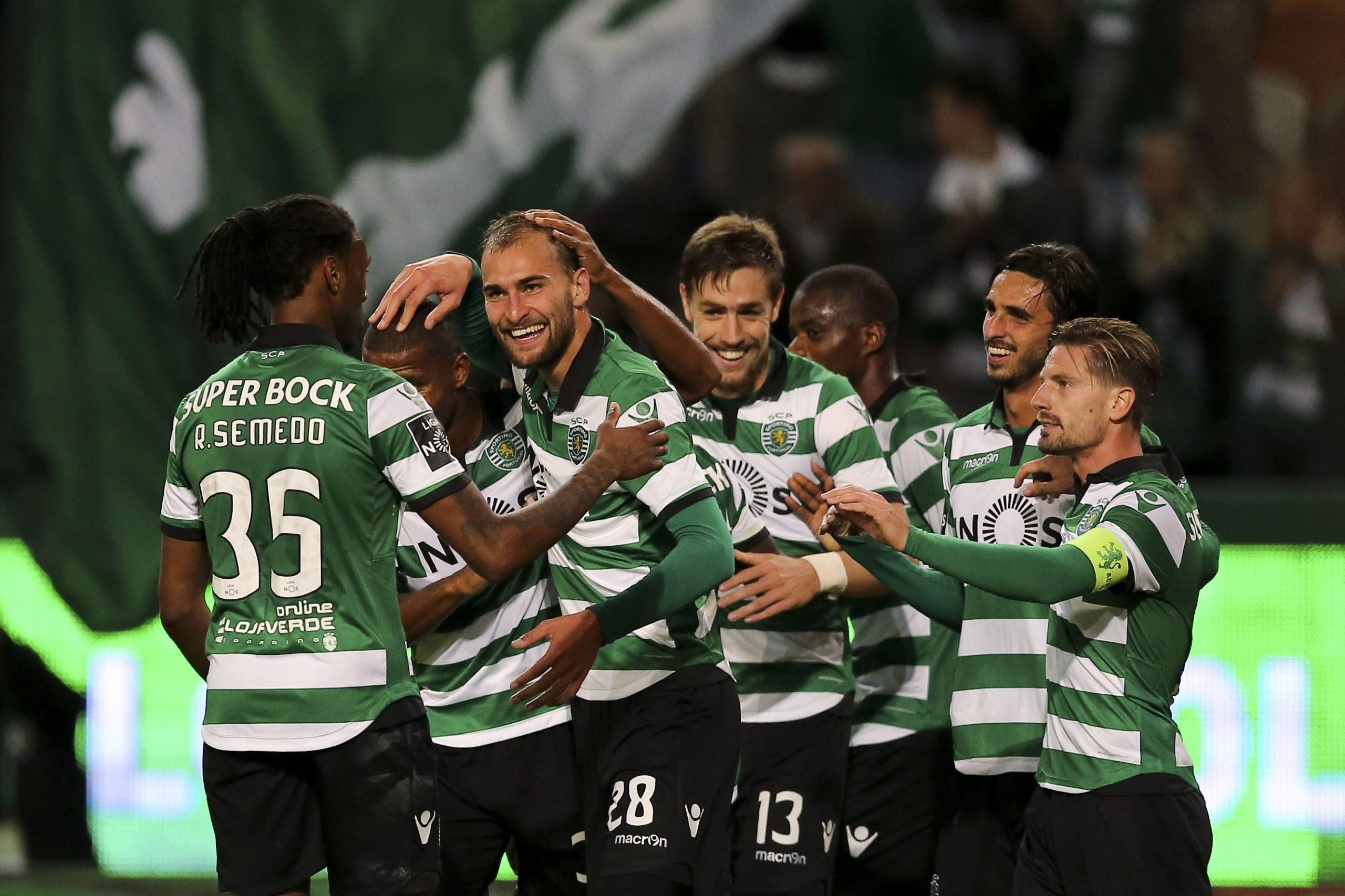 Sporting vence Arouca e iguala FC Porto no segundo lugar da I Liga