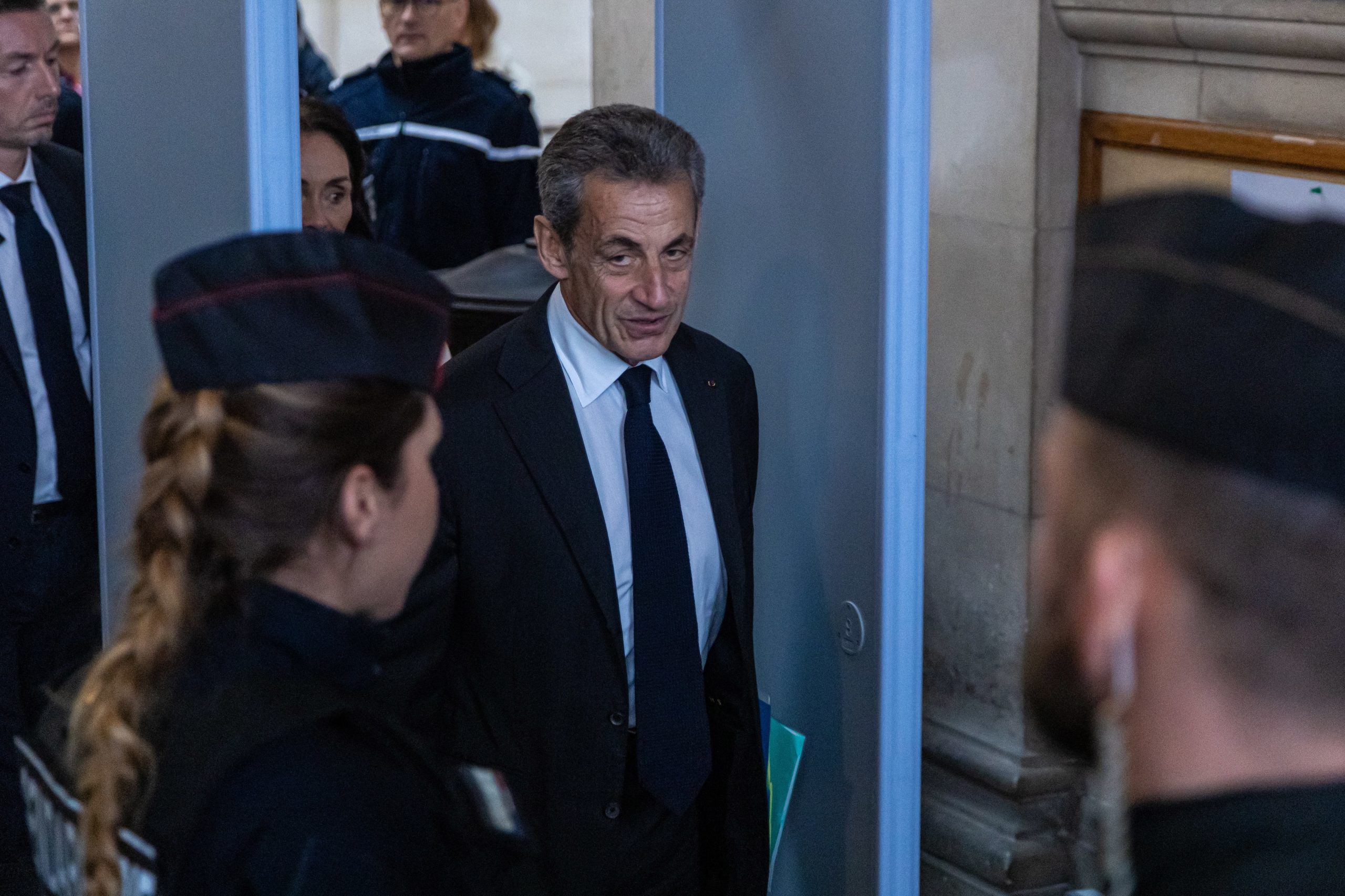 Nicolas Sarkozy volta a tribunal por corrupção e tráfico de influências