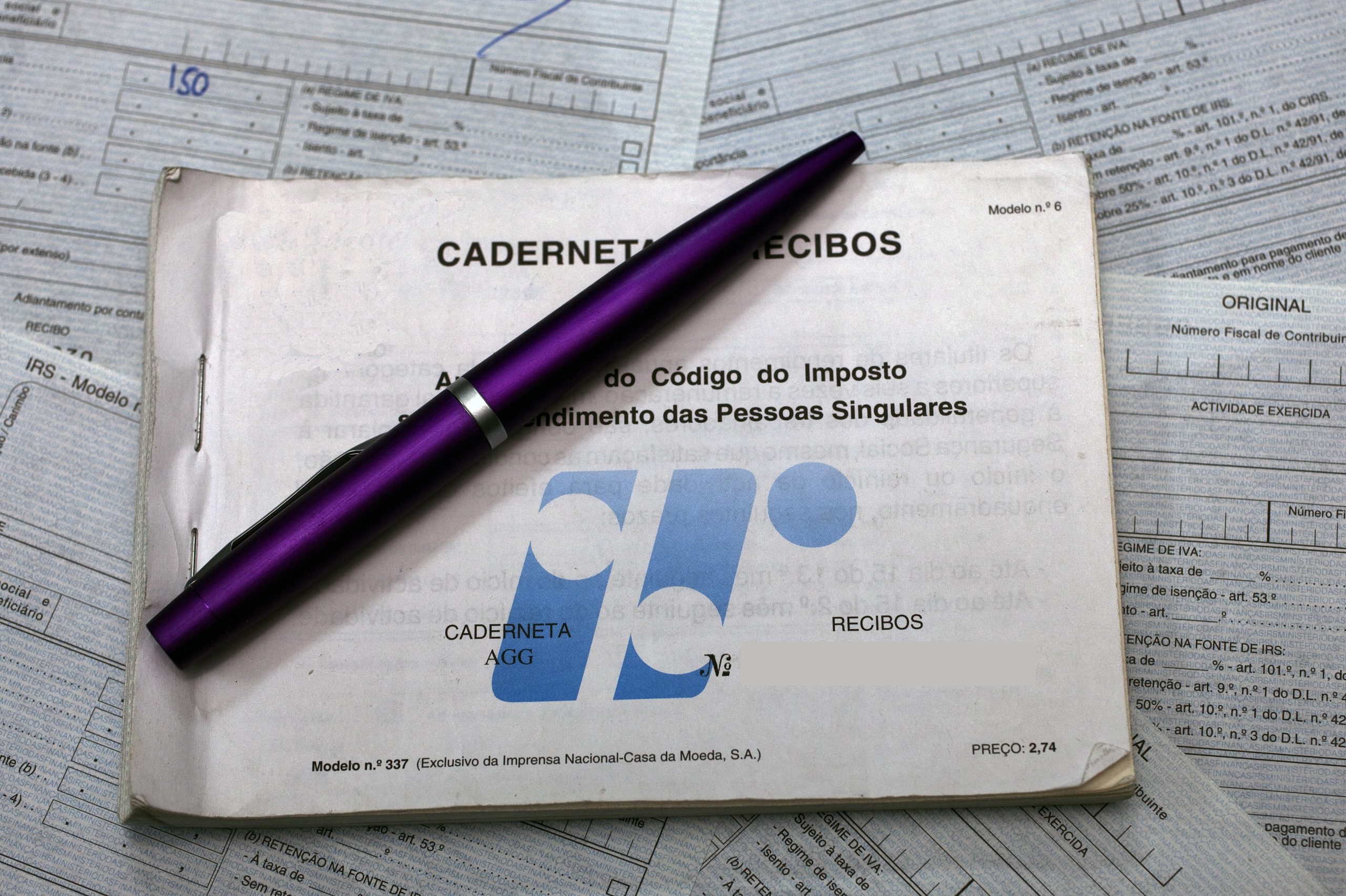 Trabalhadores dependentes com recibos verdes não podem mexer na base dos descontos