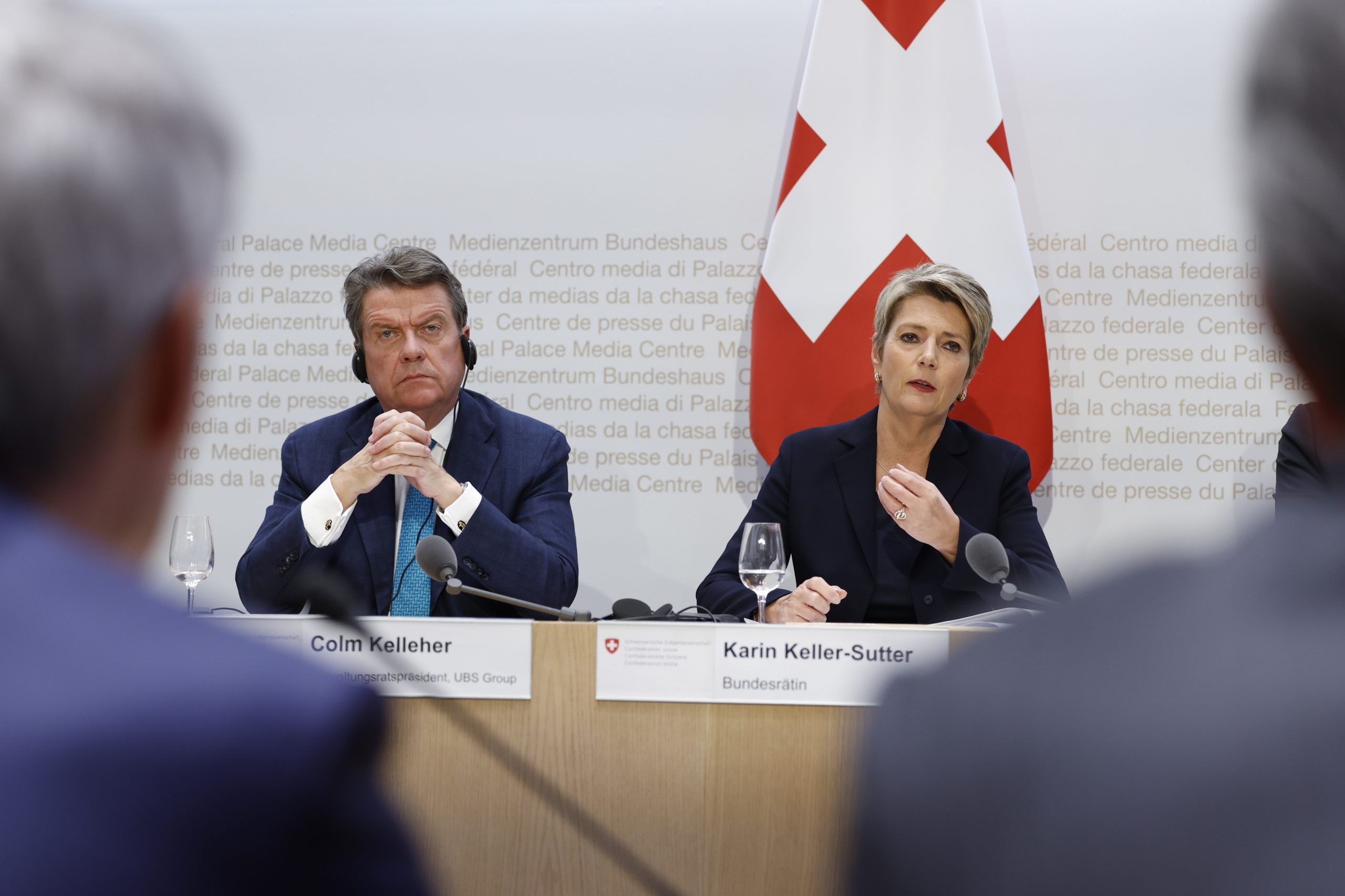 Credit Suisse: “Este não era claramente o momento para fazer experiências”, afirma ministra das Finanças da Suíça