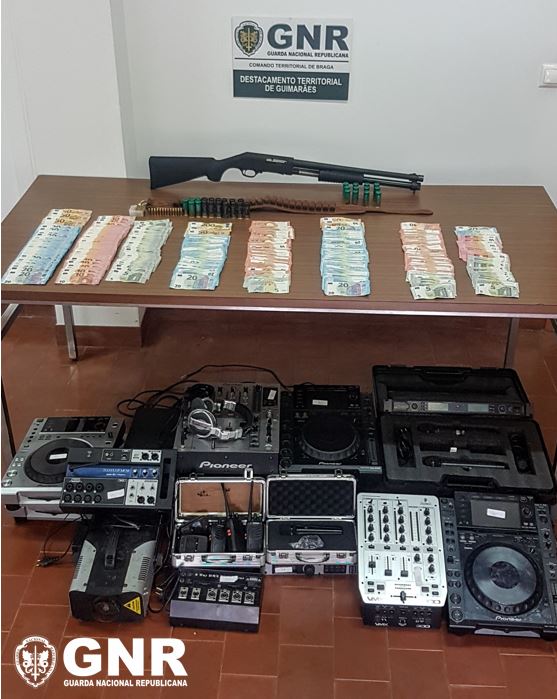 Um homem foi detido depois de organizar festas com mais de 200 pessoas em Vizela