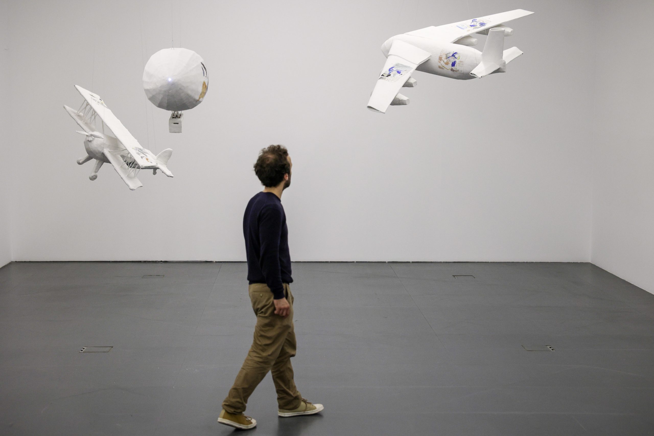 Fantasia e ambiguidade na primeira exposição do artista alemão Peter Wächtler em Portugal