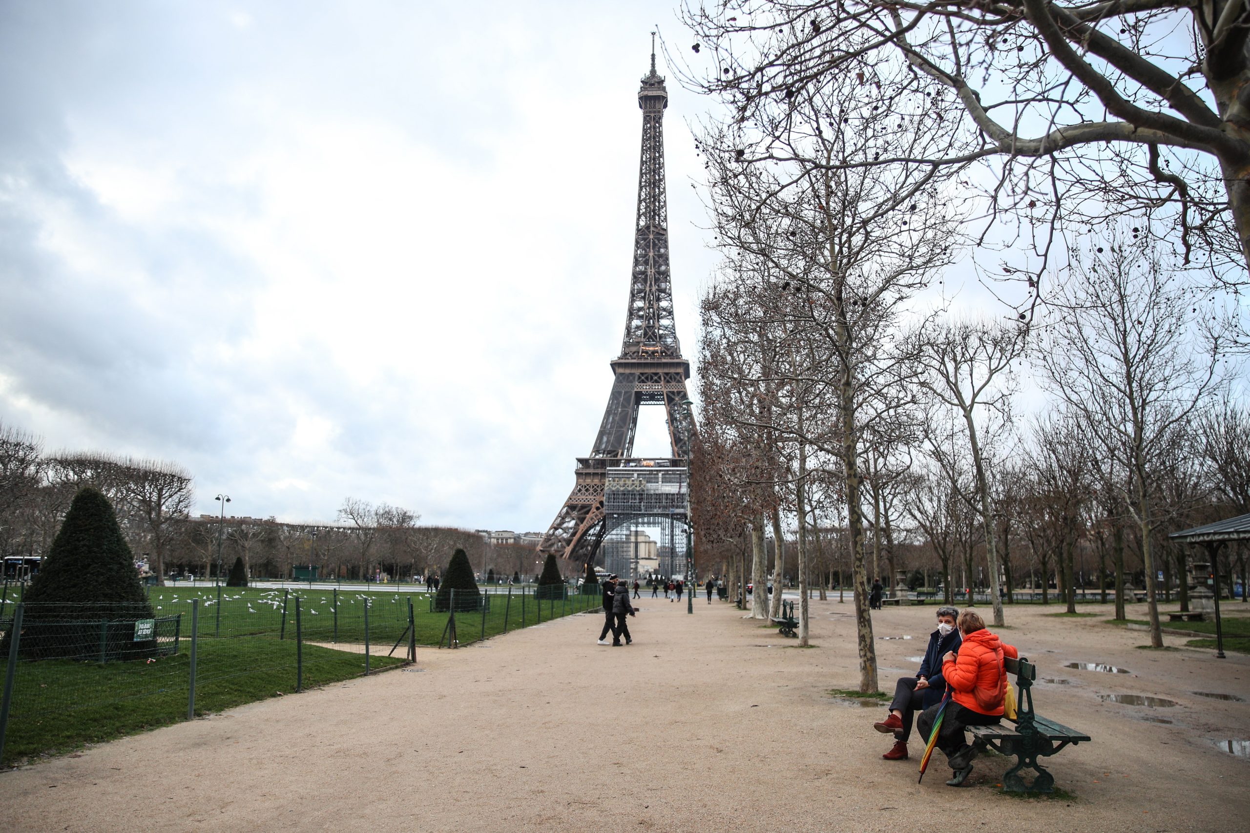 Milhares de casas sem luz em Paris. Apagão provocado por avaria