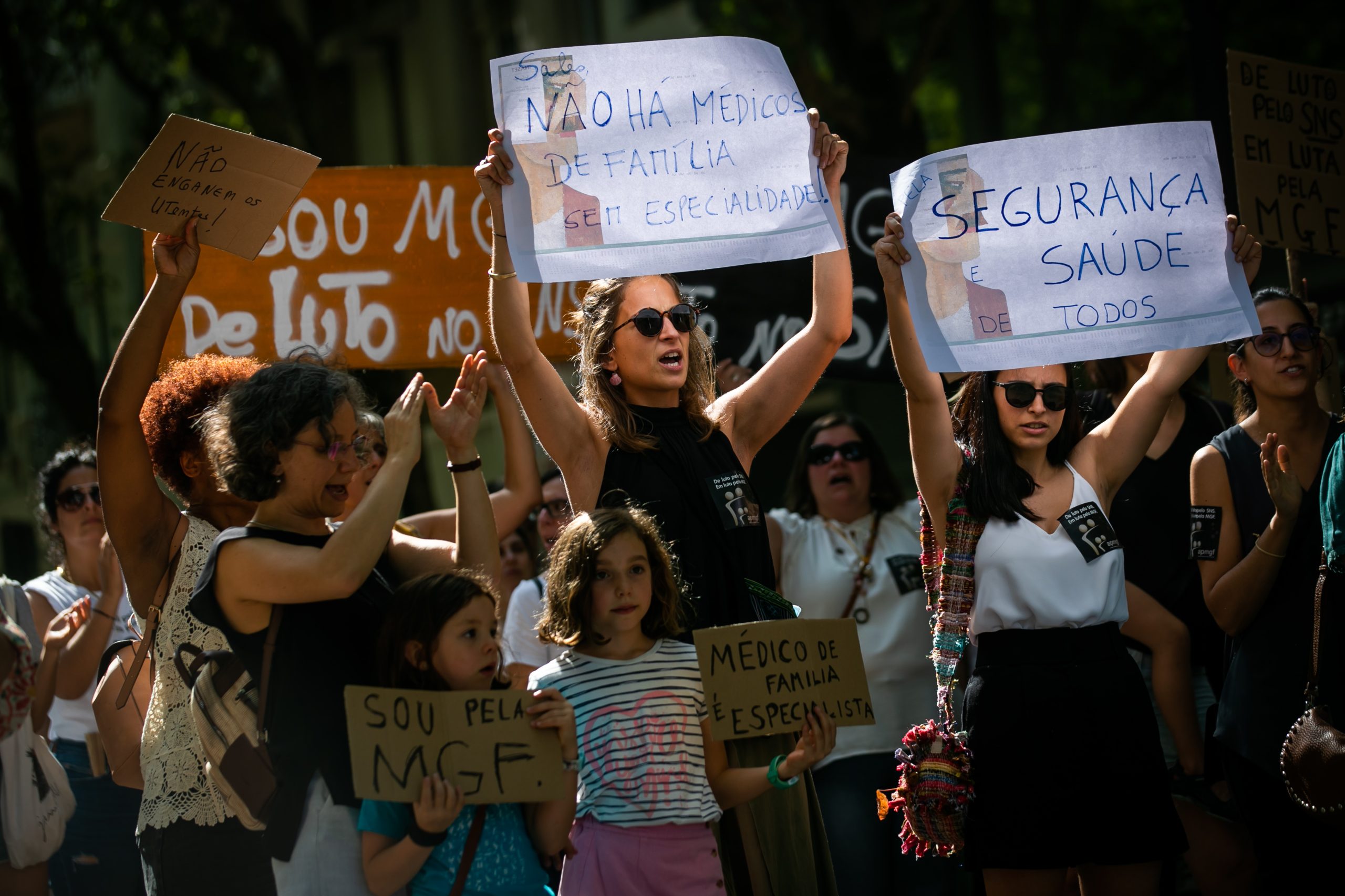 Médicos lutam por melhores condições de trabalho e salário numa greve de dois dias