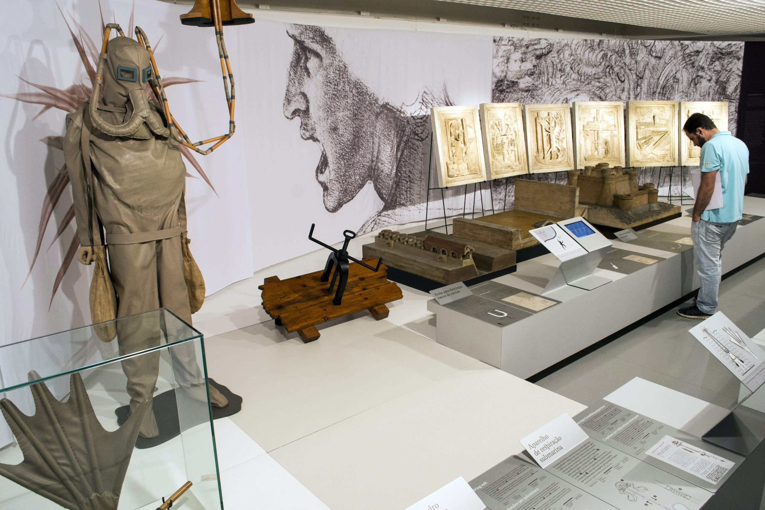 O génio de Da Vinci no Porto. Máquinas, engenhos e desenhos expostas na Alfândega