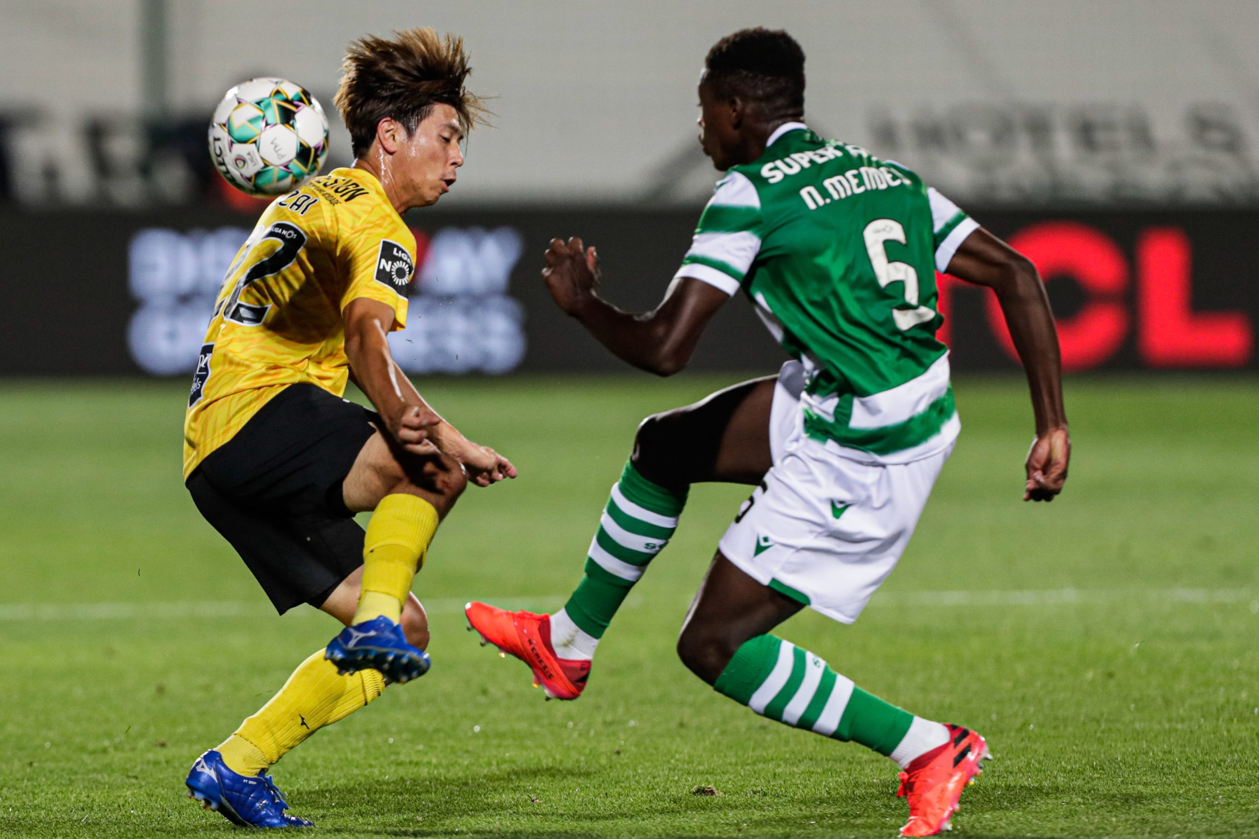 Nuno Mendes volta a renovar com Sporting e fica com cláusula de 70 milhões de euros