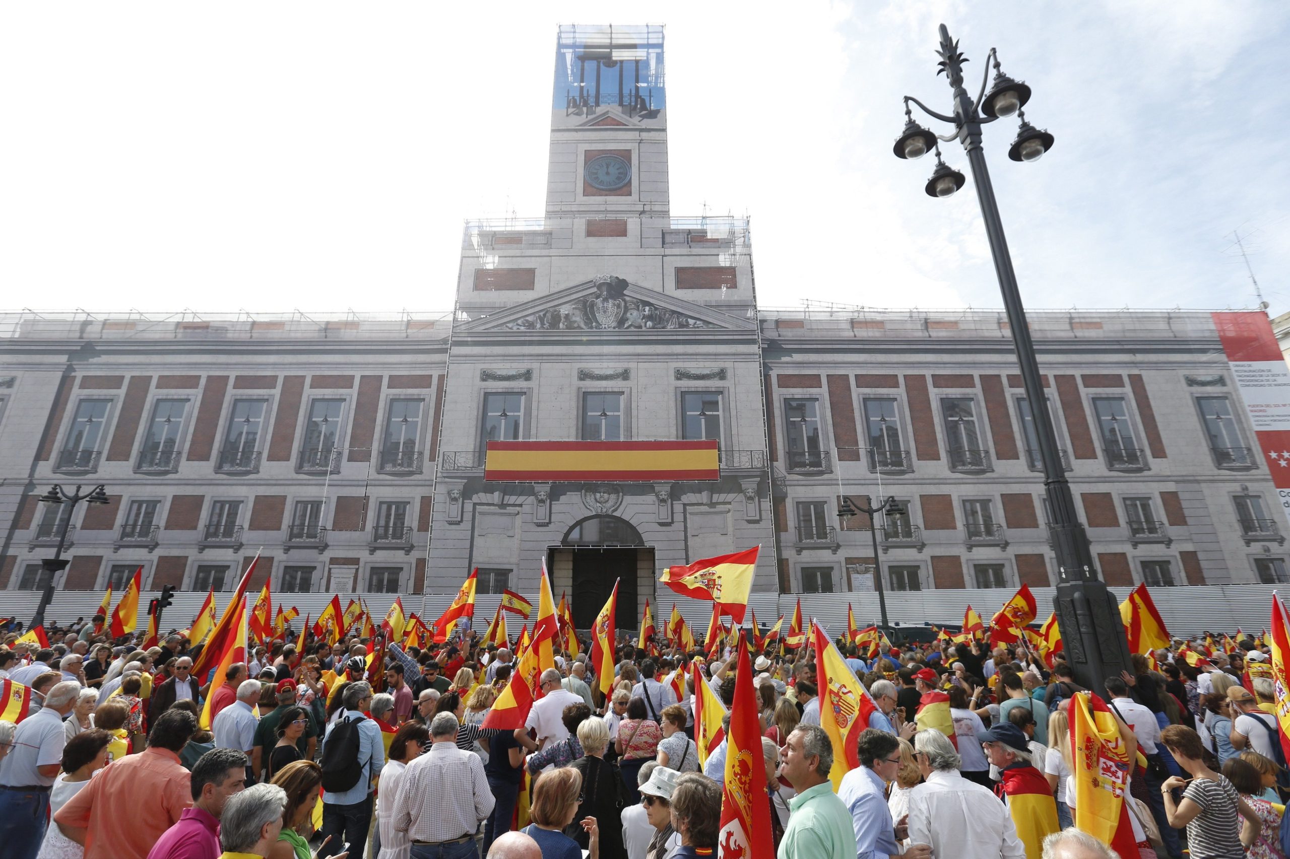 Catalunha: Tribunal Constitucional suspende sessão do parlamento catalão