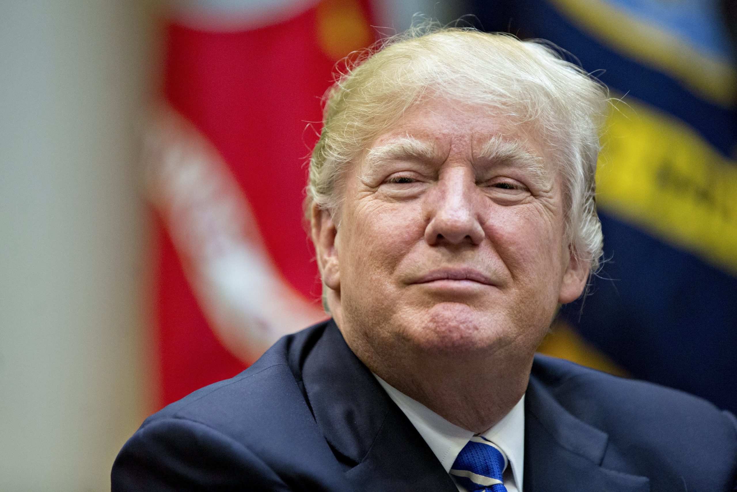 Trump partilhou informações secretas com a Rússia. Cometeu um crime?