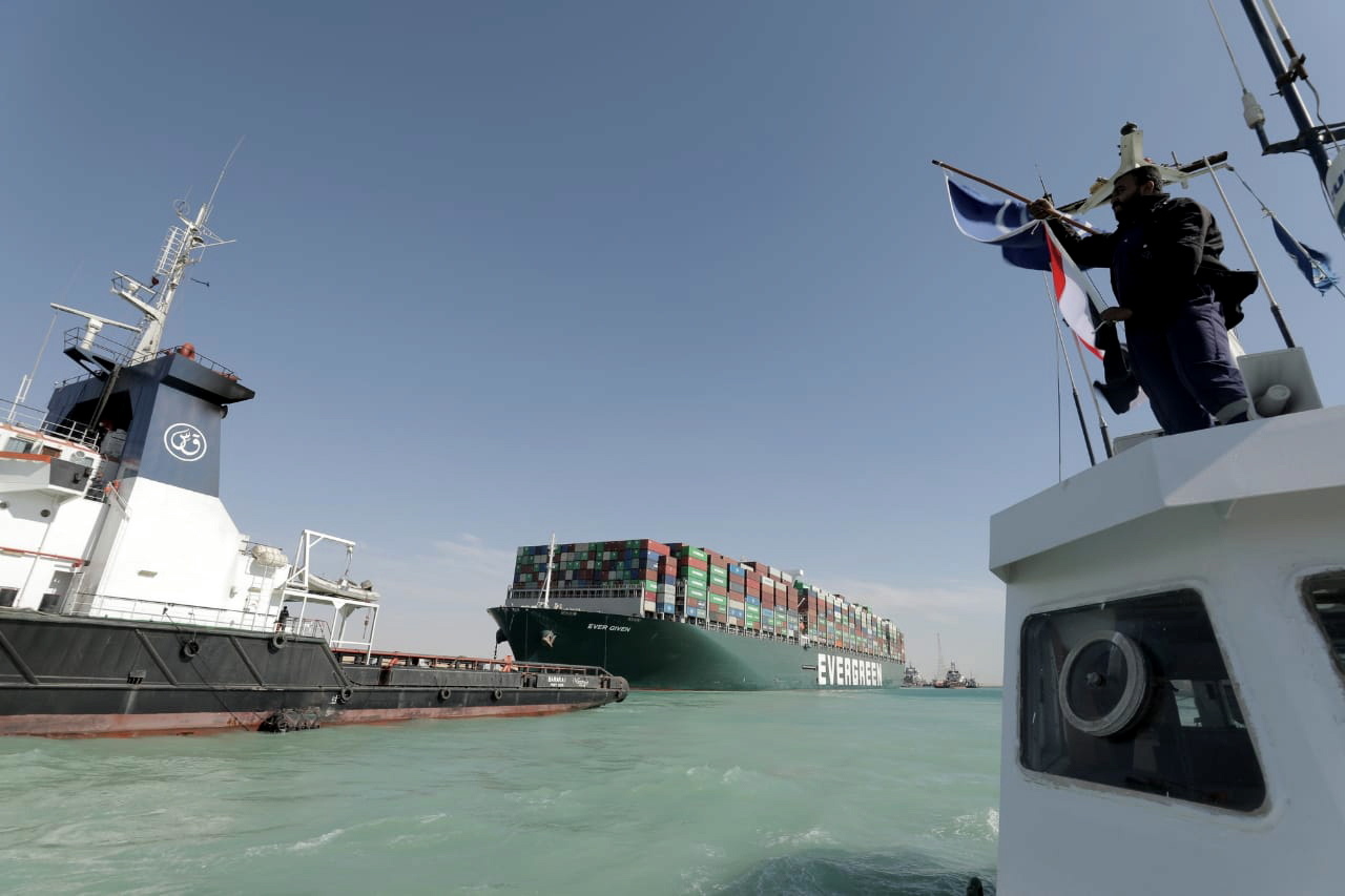 Egito aprova projeto de alargamento do Canal do Suez