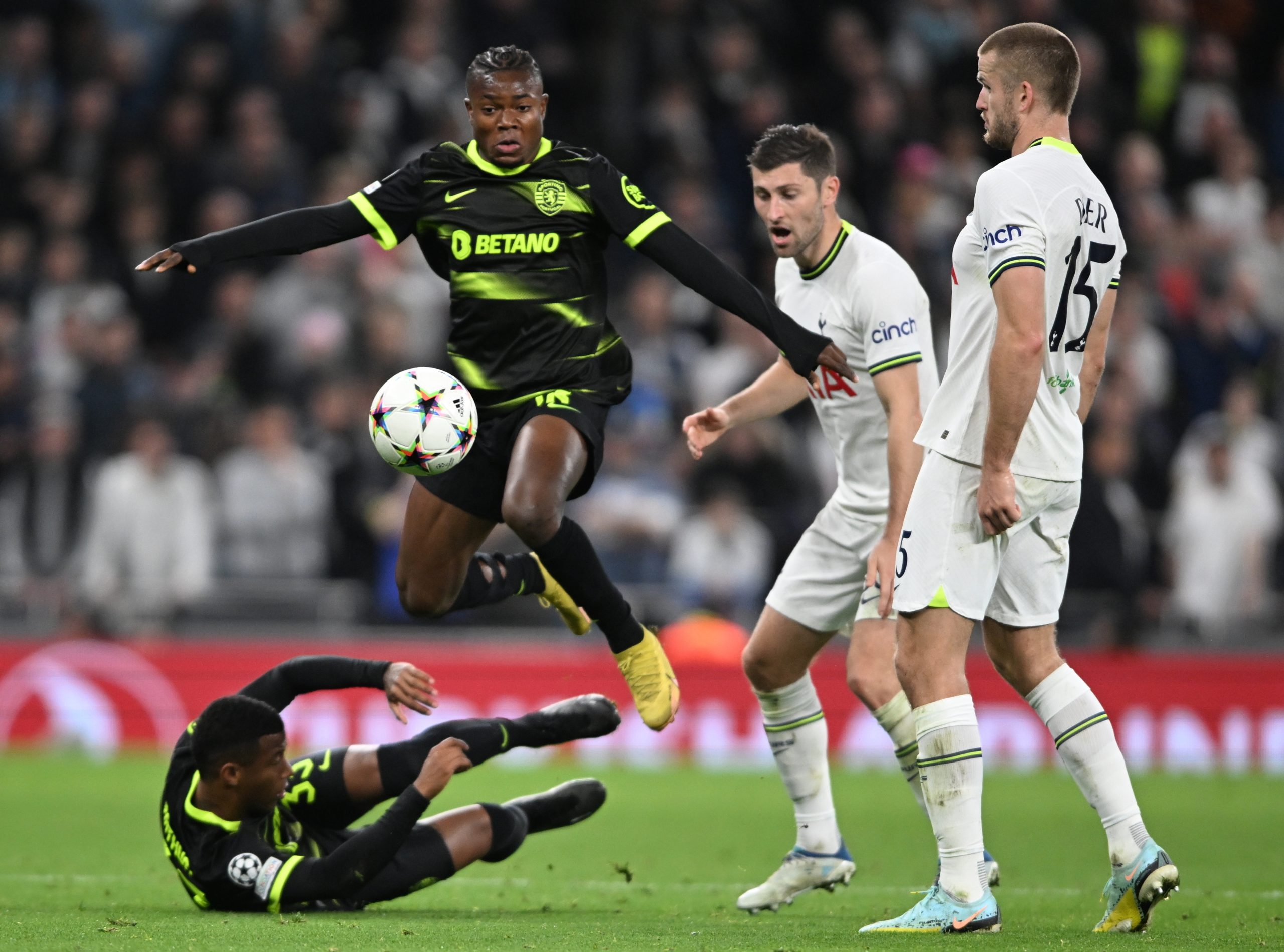 Sporting empata em Londres e fica a um triunfo do apuramento na ‘Champions’