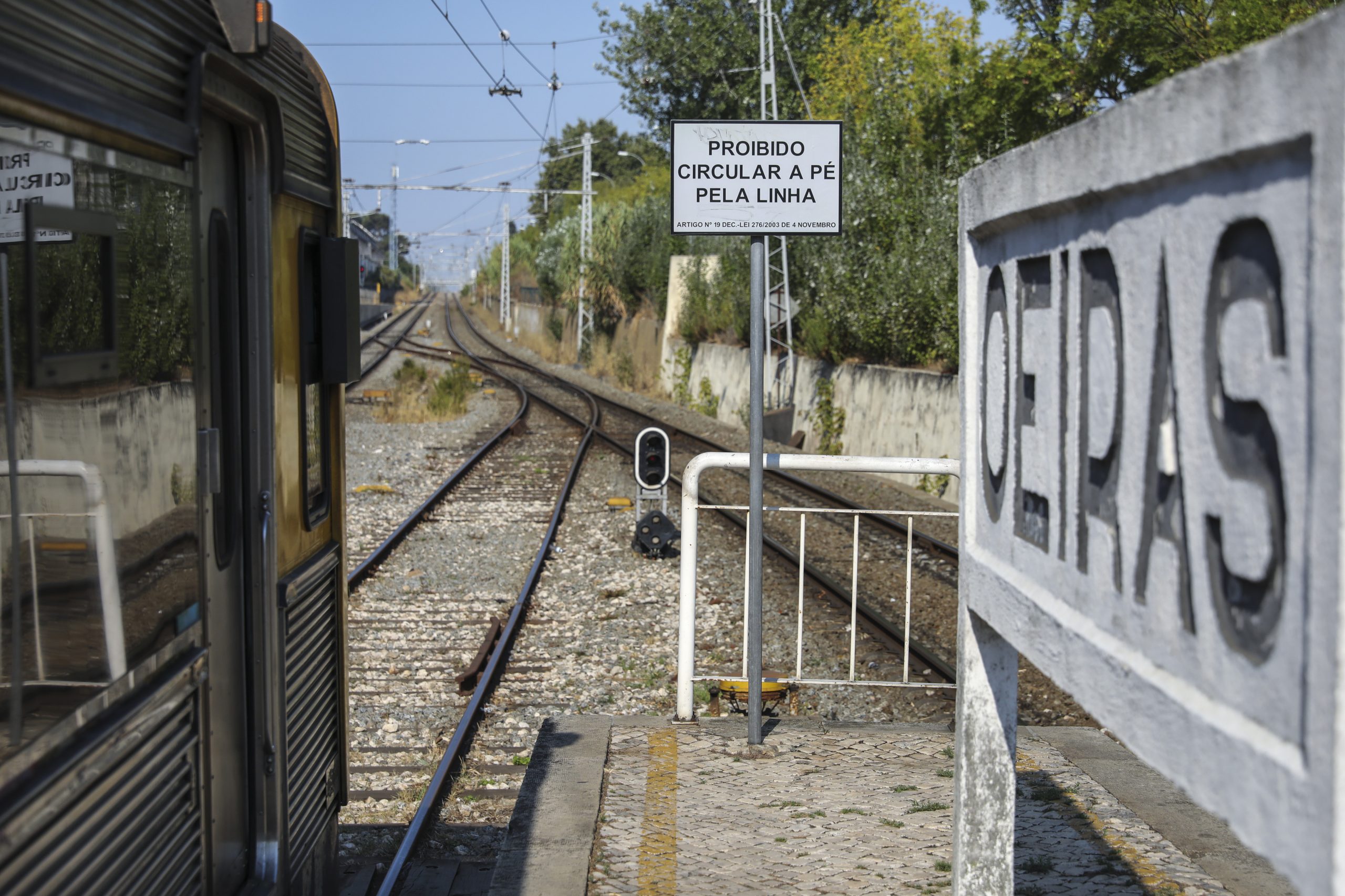 A linha de Cascais estará novamente interditada no troço Oeiras-Cascais no domingo ao início da manhã