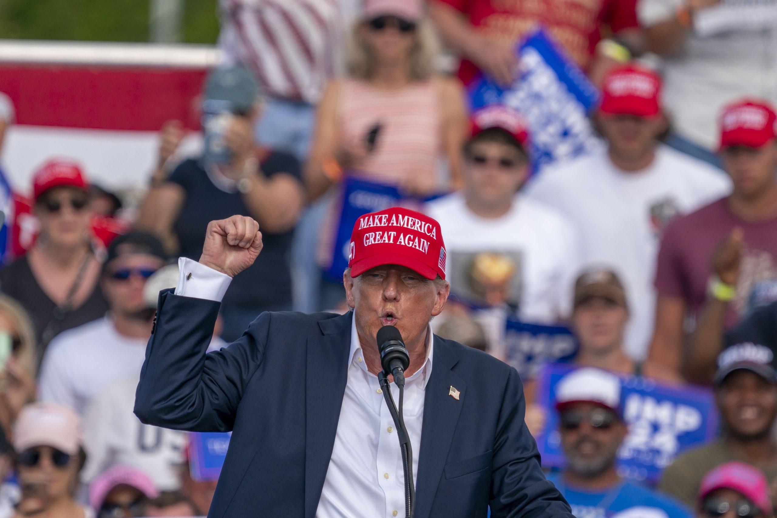 Trump diz que “o ego” de Biden vai mantê-lo agarrado à candidatura democrata