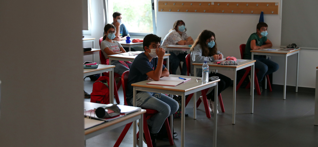 Greve de pessoal não docente fecha agrupamento de escolas bairro Padre Cruz, em Lisboa