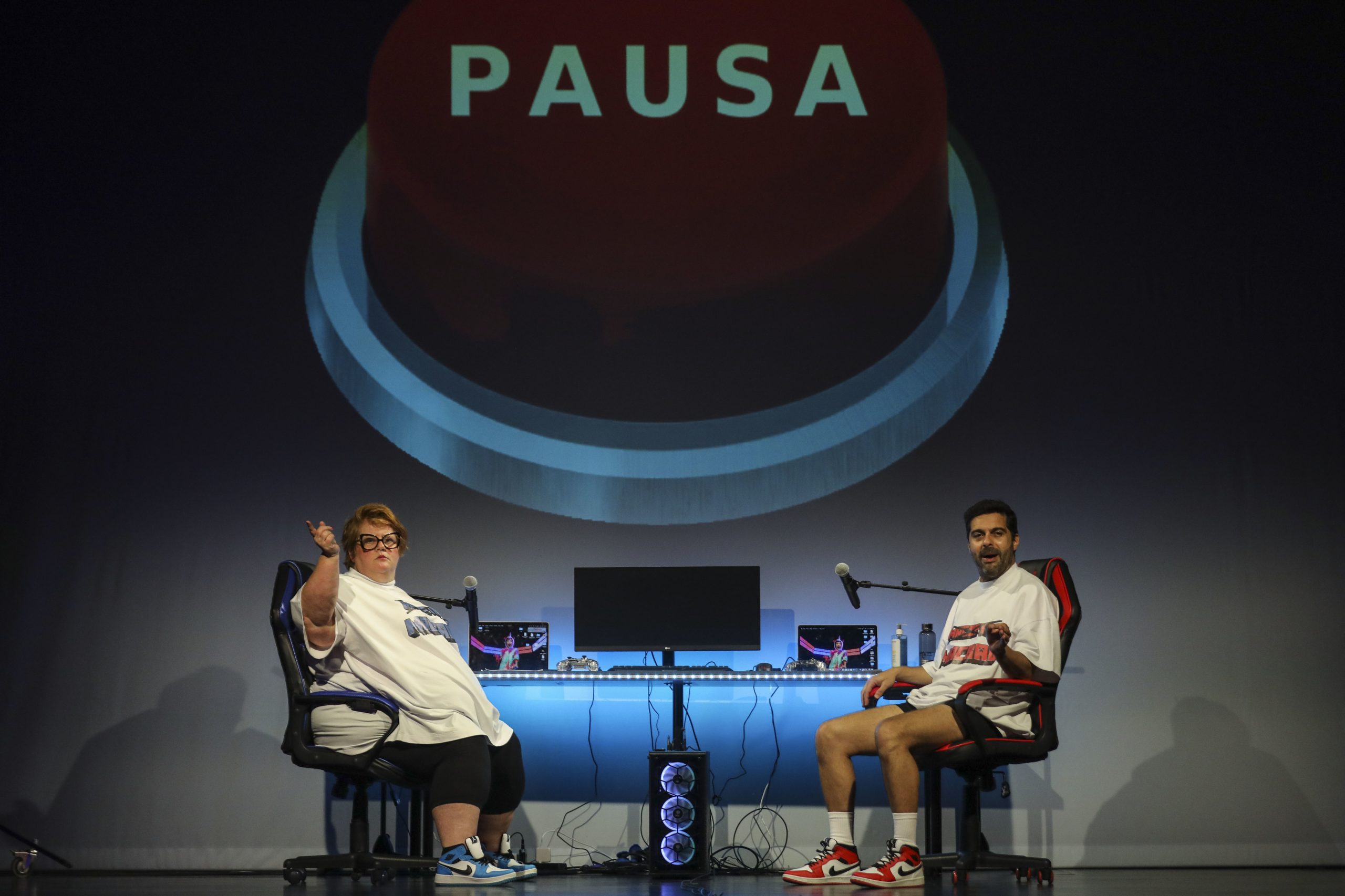 Tragédia de Shakespeare é contada a crianças pelo Teatro Praga no palco do Lu.Ca