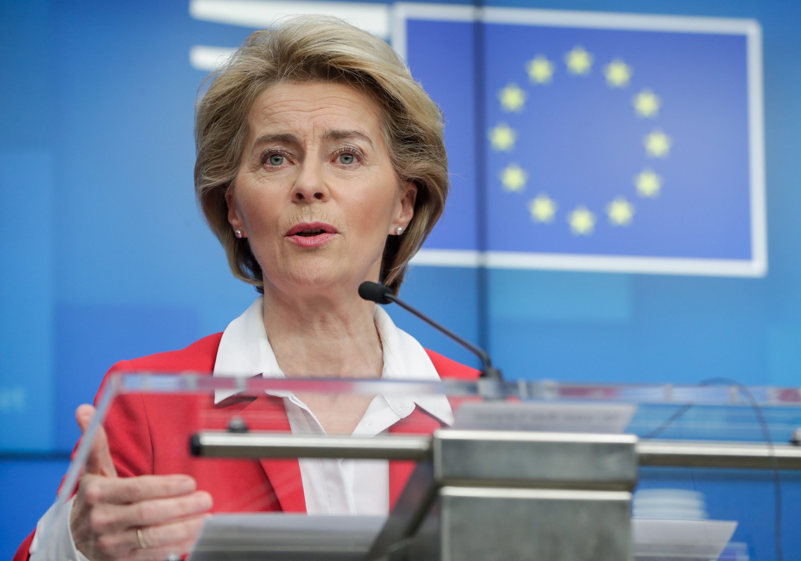 Covid-19: Presidente da Comissão Europeia saúda Eurogrupo e Centeno por “acordo crucial” para crise