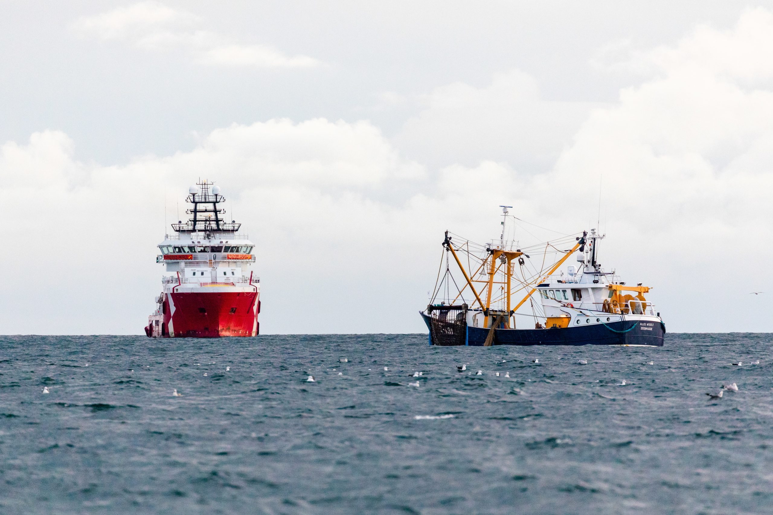Londres e Paris assinam acordo de segurança marítima para o Canal da Mancha