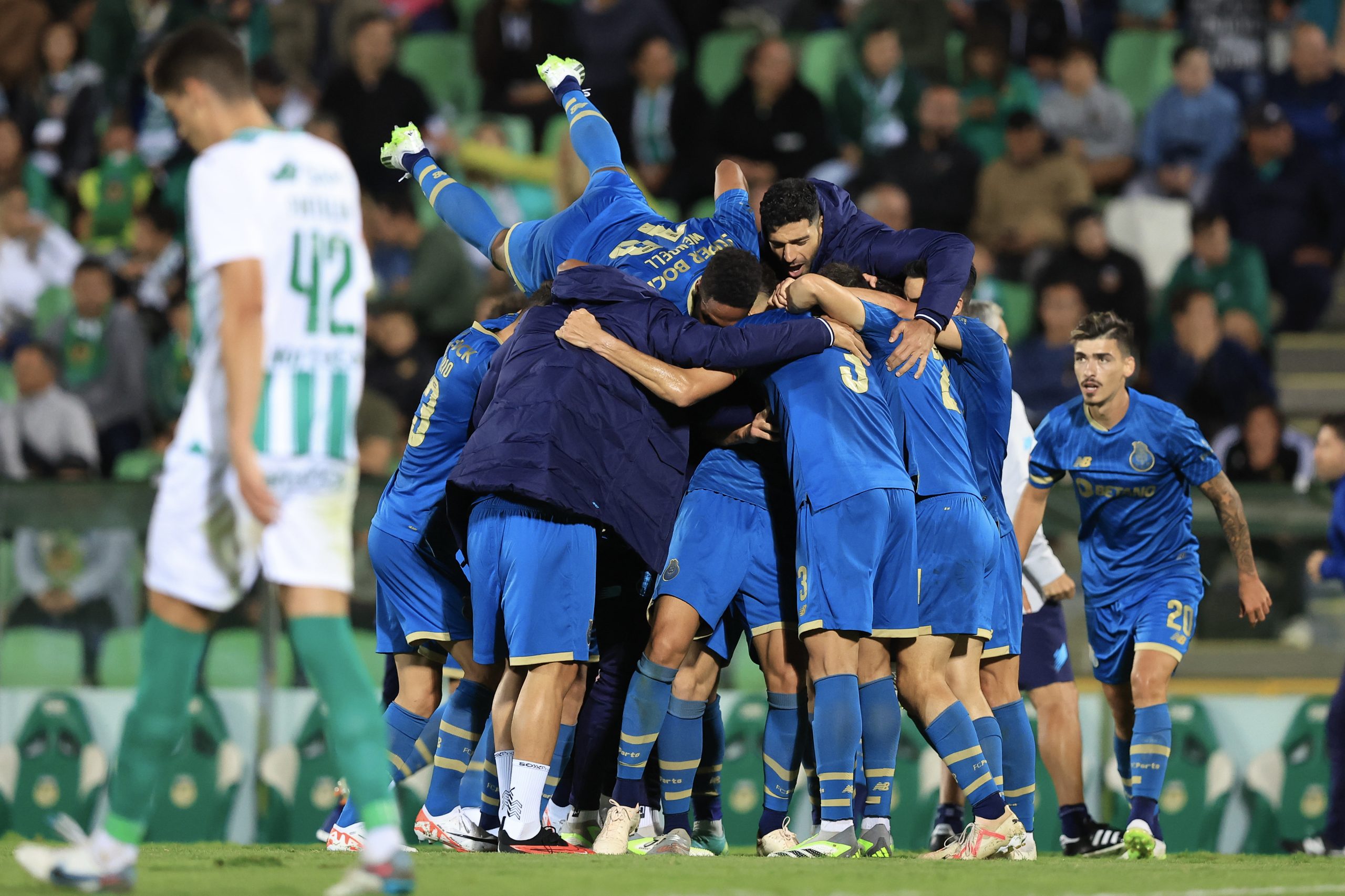 FC Porto vence Rio Ave com reviravolta nos descontos