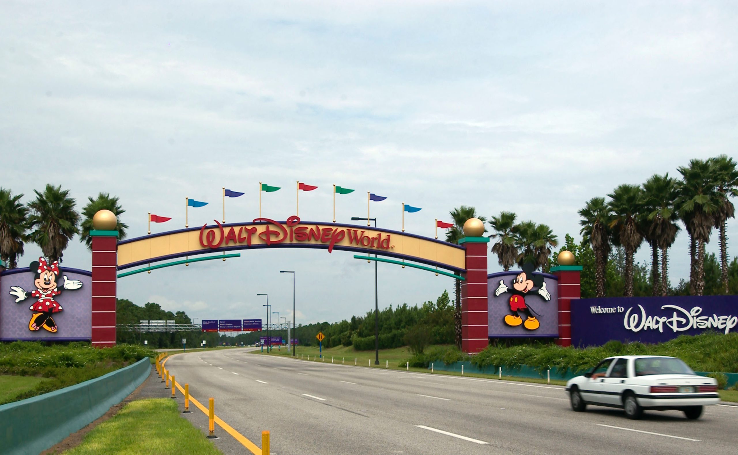 Richard decidiu acampar numa ilha abandonada da Disney, mas a brincadeira saiu-lhe caro e foi detido