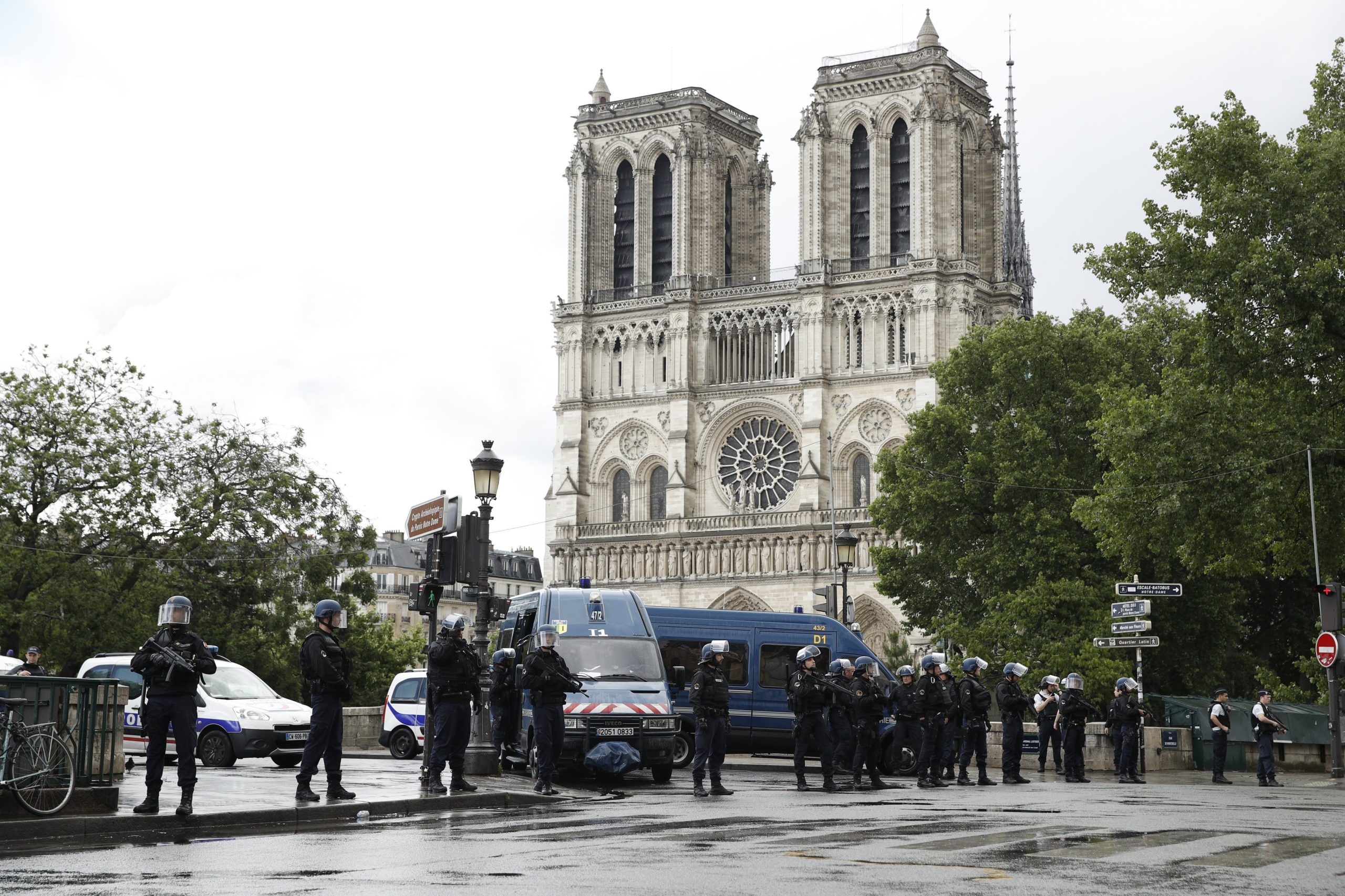Um ano depois, Paris continua “órfã” da sua catedral icónica