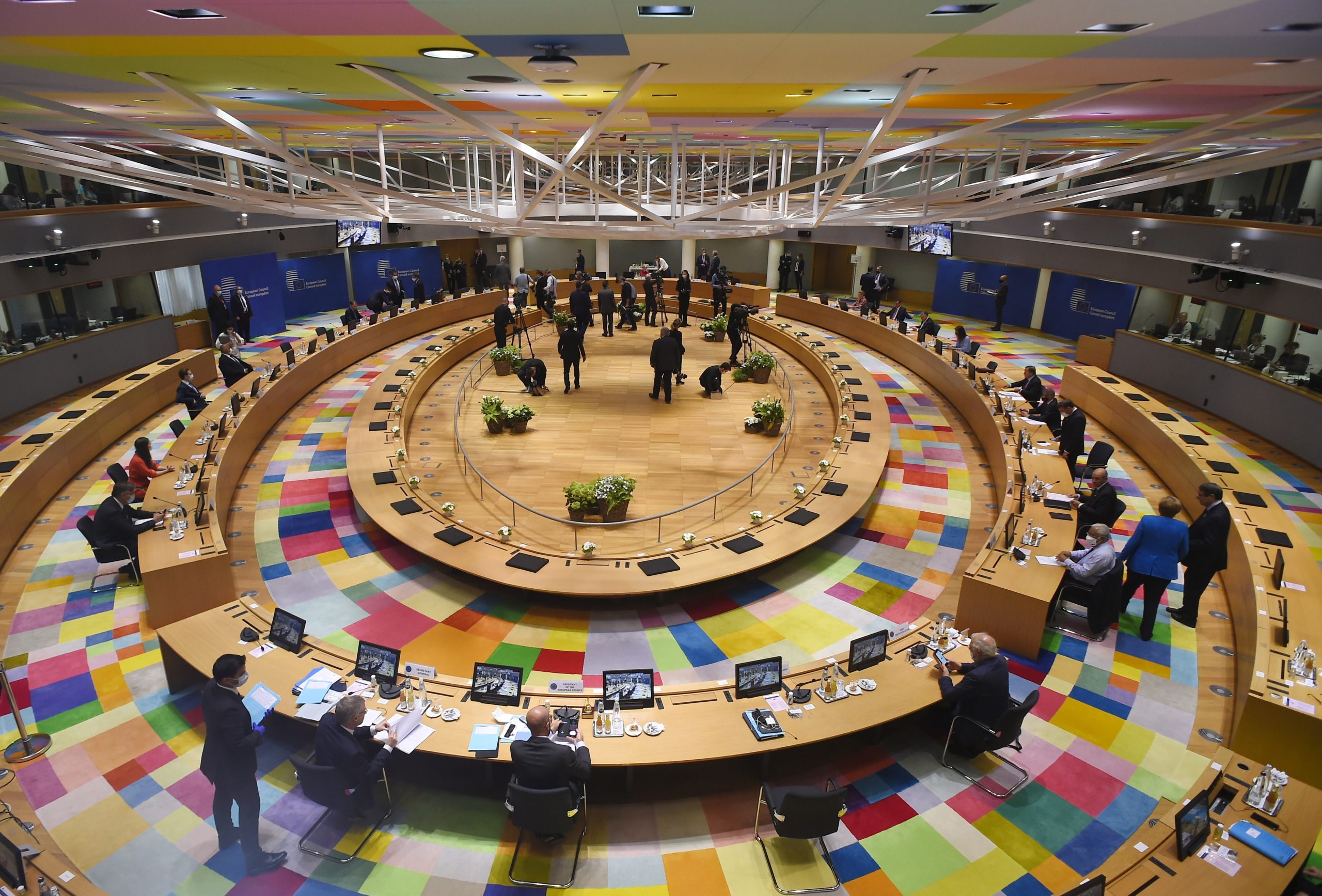 Conselho Europeu: Reunião volta a terminar sem acordo, discussões retomadas no domingo