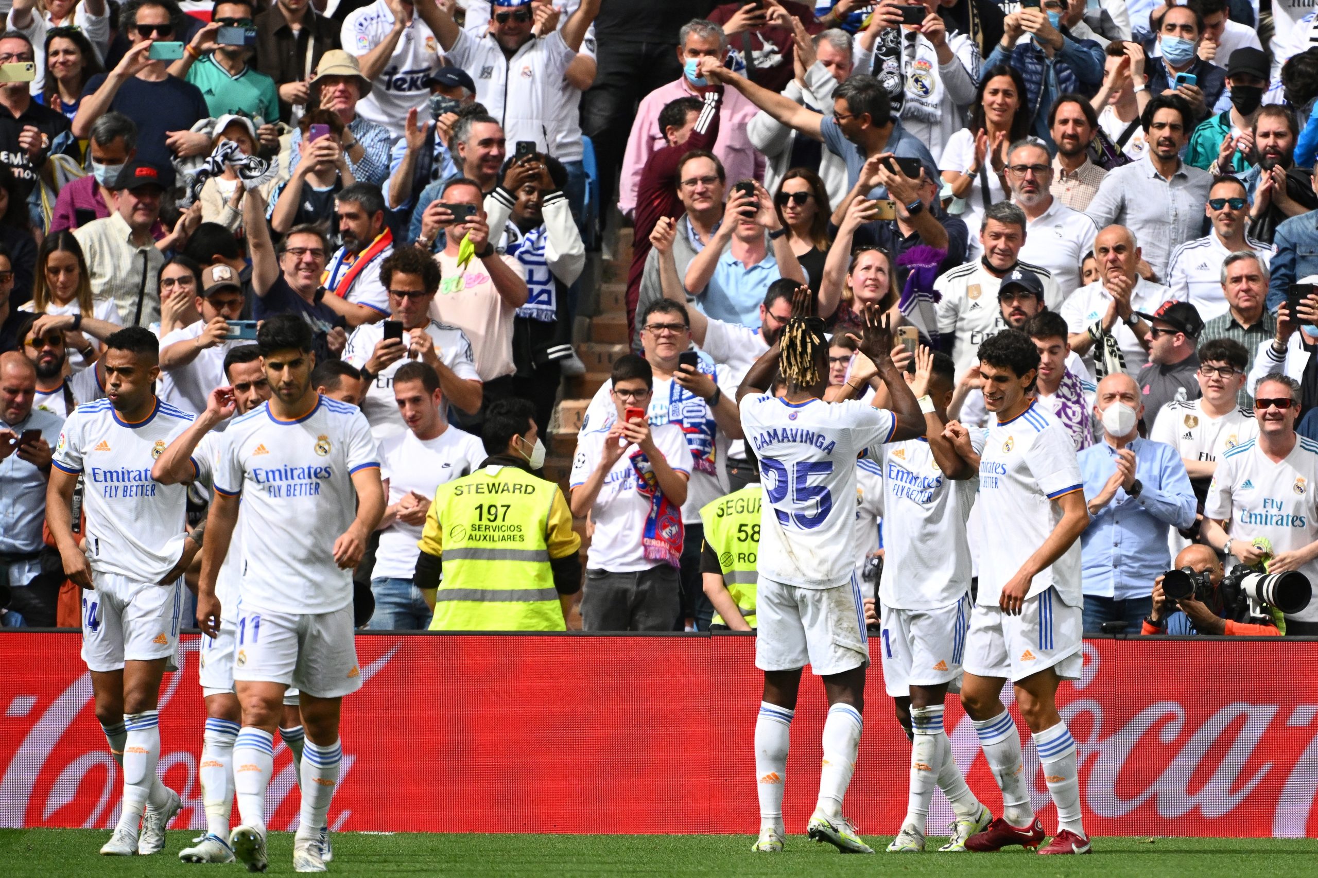 Real Madrid vence Espanyol e sagra-se campeão espanhol pela 35ª vez