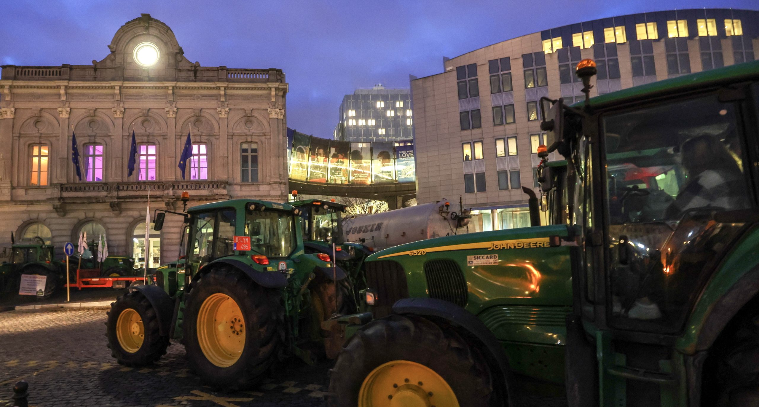 Ministros da Agricultura da União Europeia debatem apoios ao setor com manifestação à porta