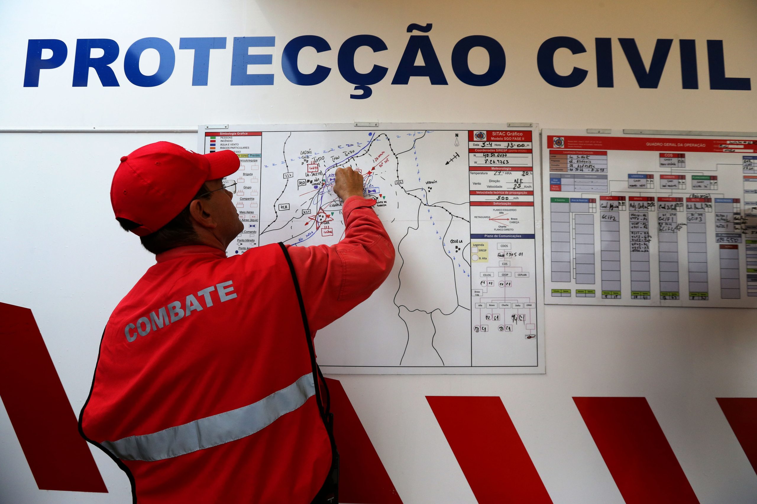Mais de 50 pessoas retiradas pela ameaça de fogo em Carrazeda de Ansiães