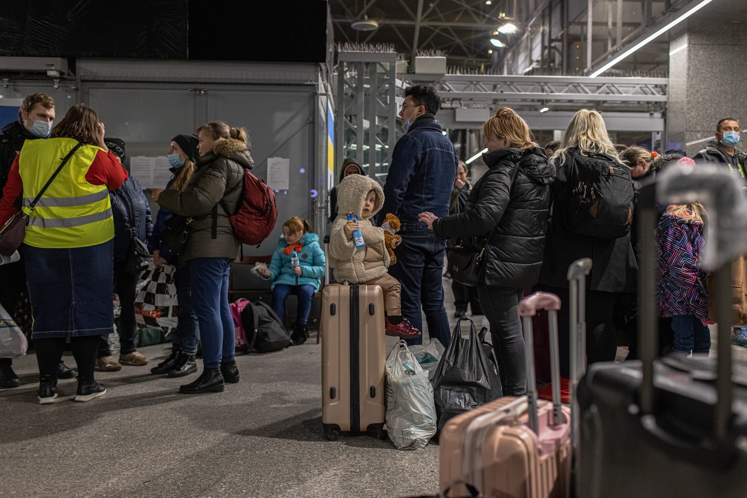 Guerra na Ucrânia: Países bálticos pressionados com chegada de refugiados à região