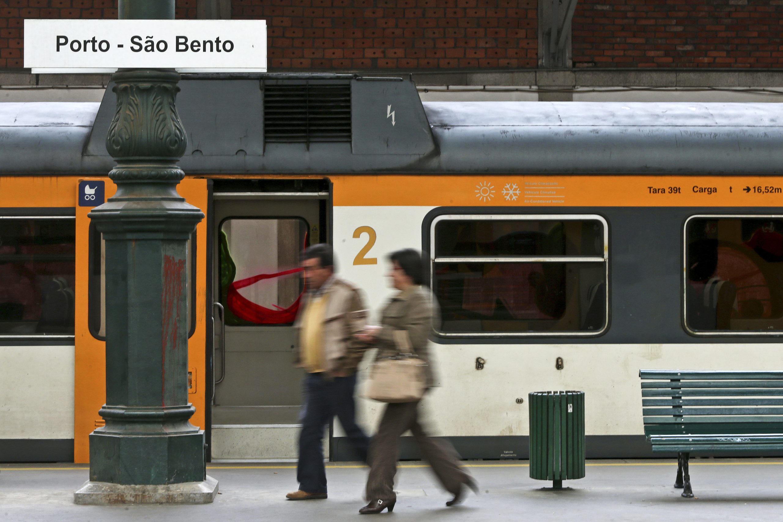 Andante válido a partir de hoje para comboios do Porto à Trofa