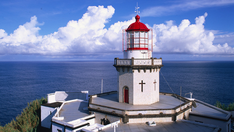 Farol mais antigo dos Açores é guardado e mantido por dois irmãos