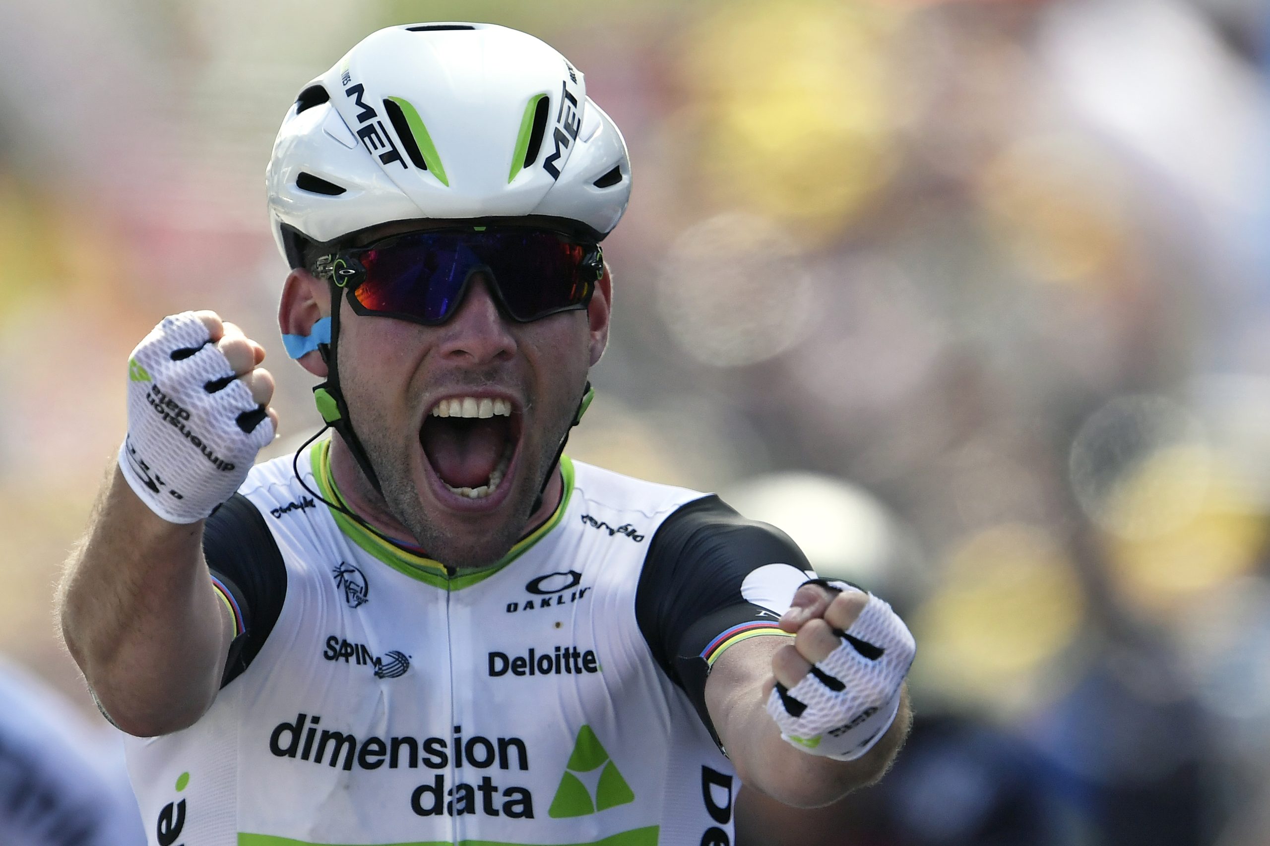 Volta a França: Cavendish abandona, equipa de Peter Sagan protesta desclassificação