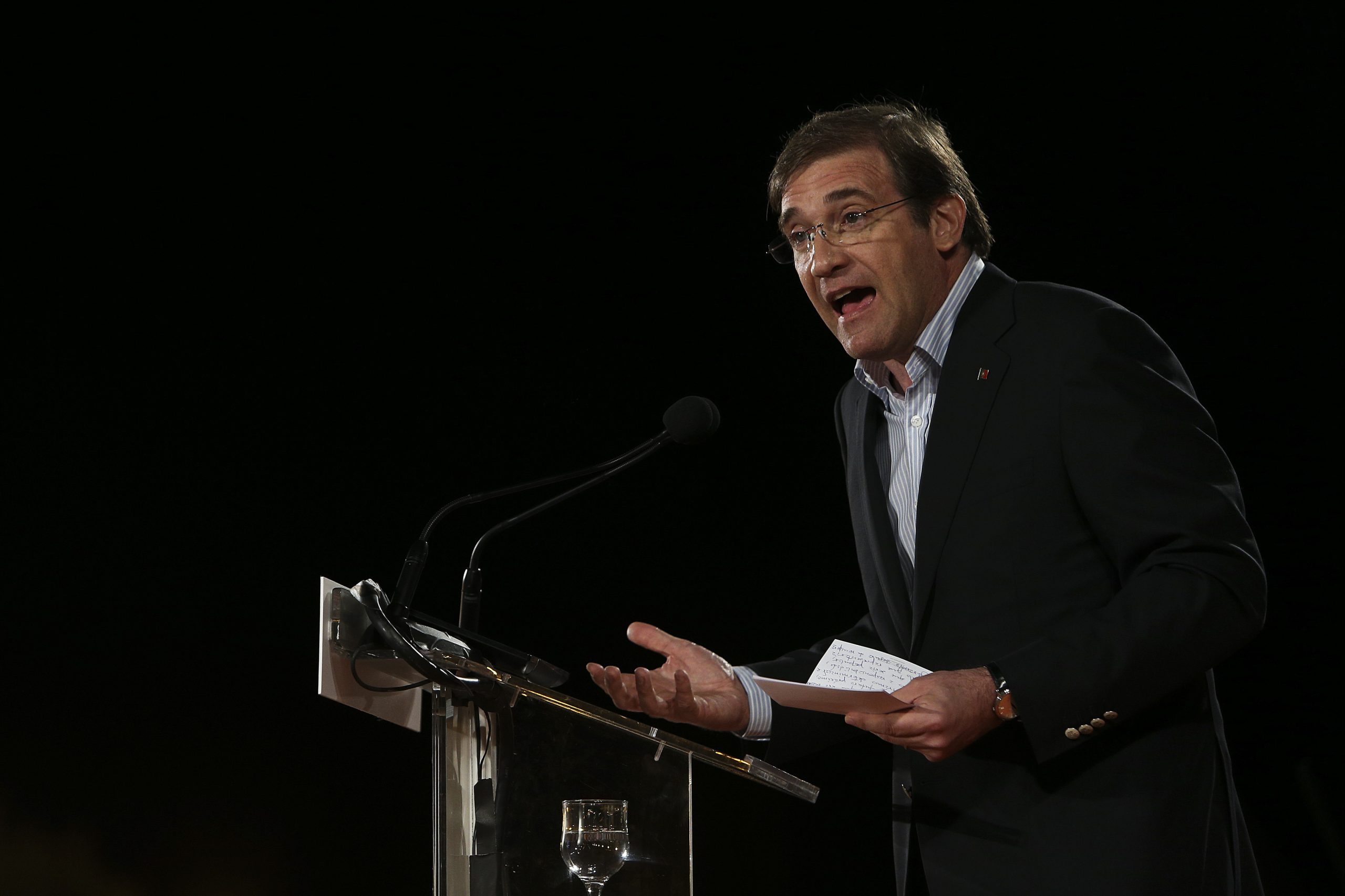 OE2016: Passos desconfia de “boas contas” do Governo. “Alguma coisa não está a funcionar bem”, diz