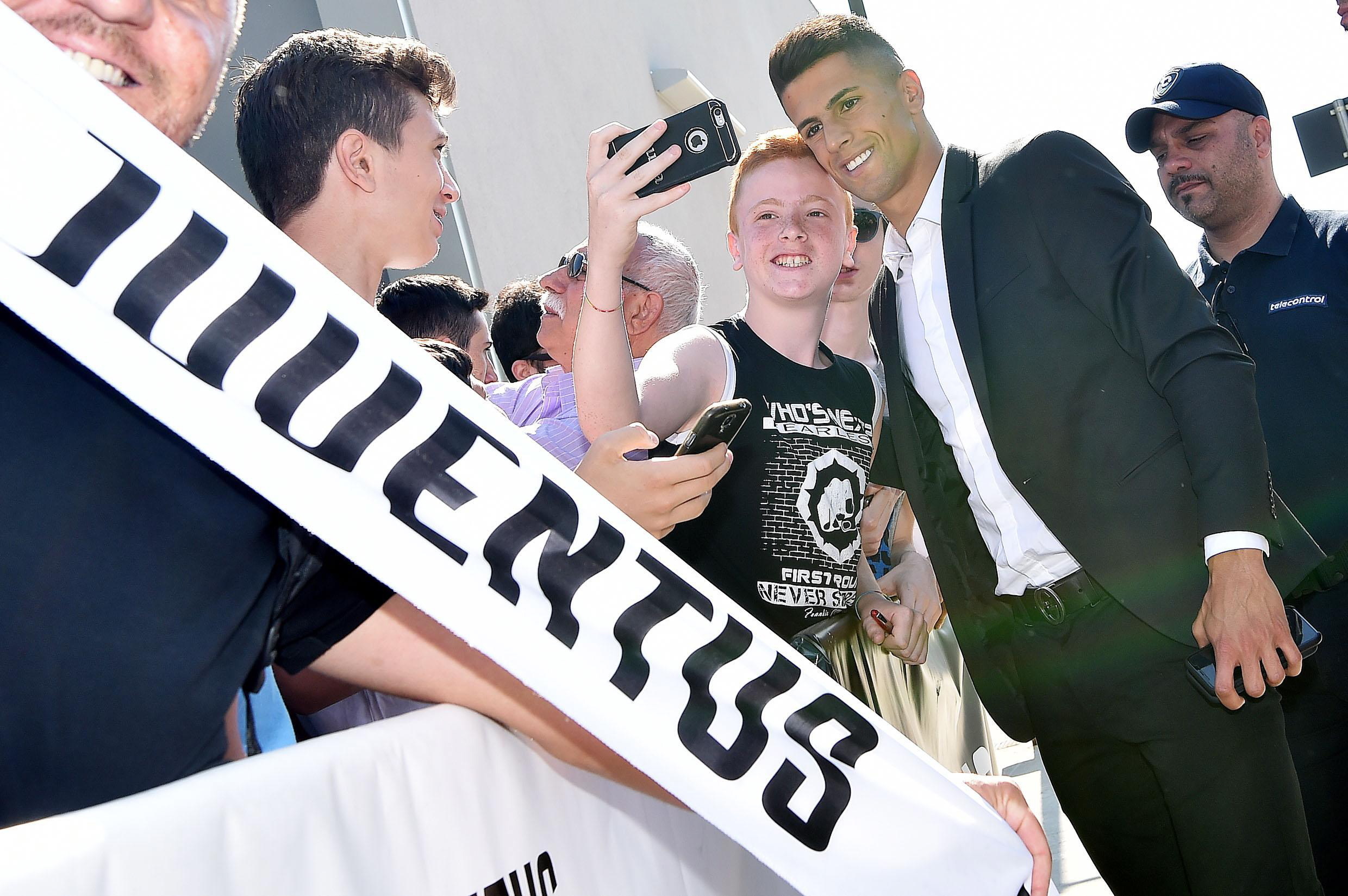 Cancelo “orgulhoso” na Juventus e à espera de Cristiano Ronaldo