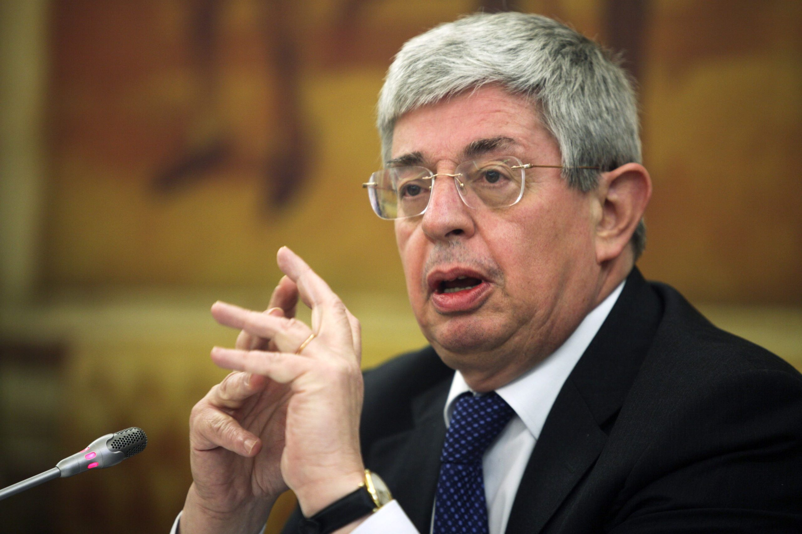 Solução para crise dos refugiados passa por aprofundamento da UE, diz Rui Pereira