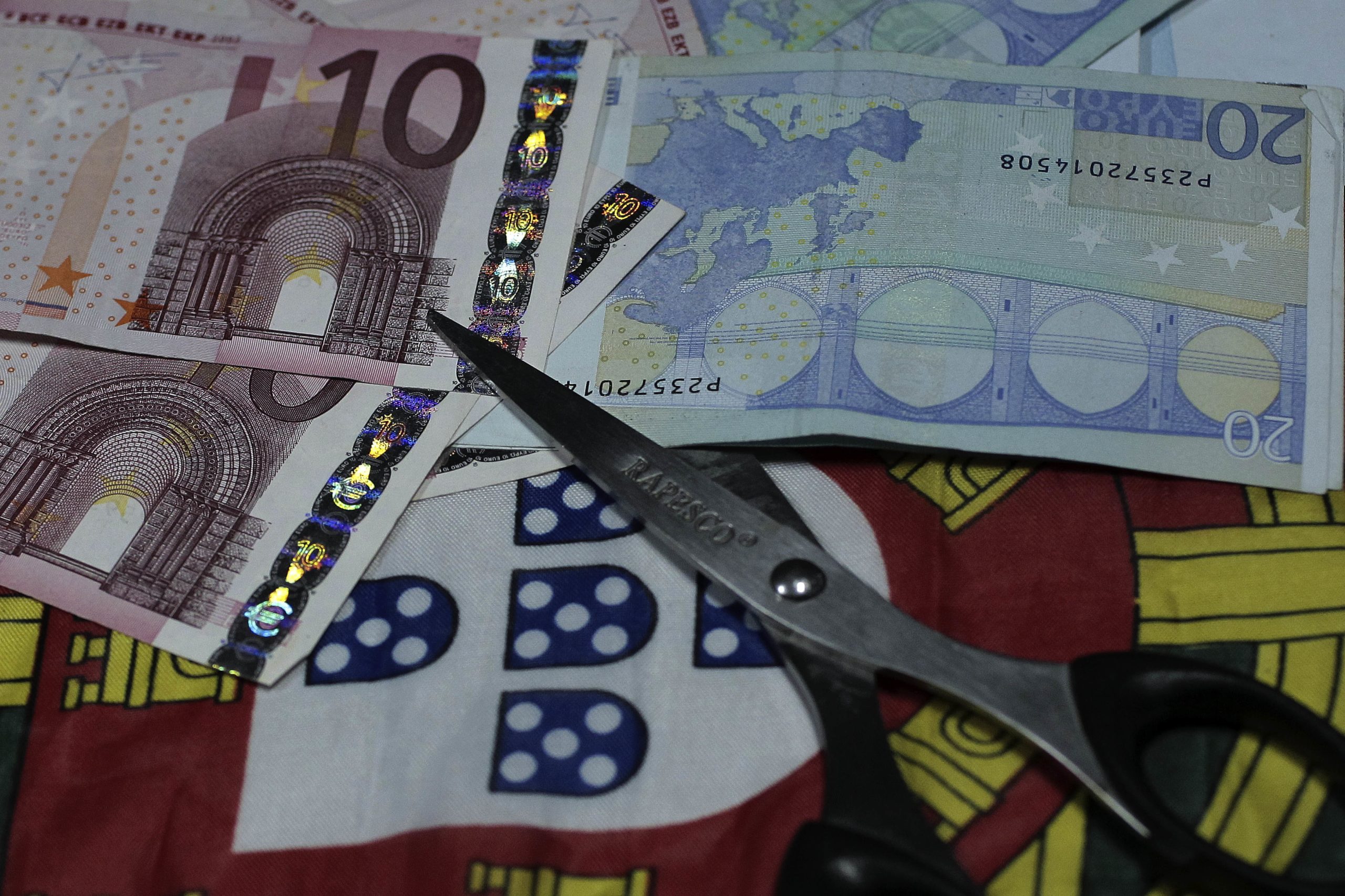 Portugal é o segundo país da OCDE onde o rendimento real das famílias mais caiu da pandemia até setembro de 2022