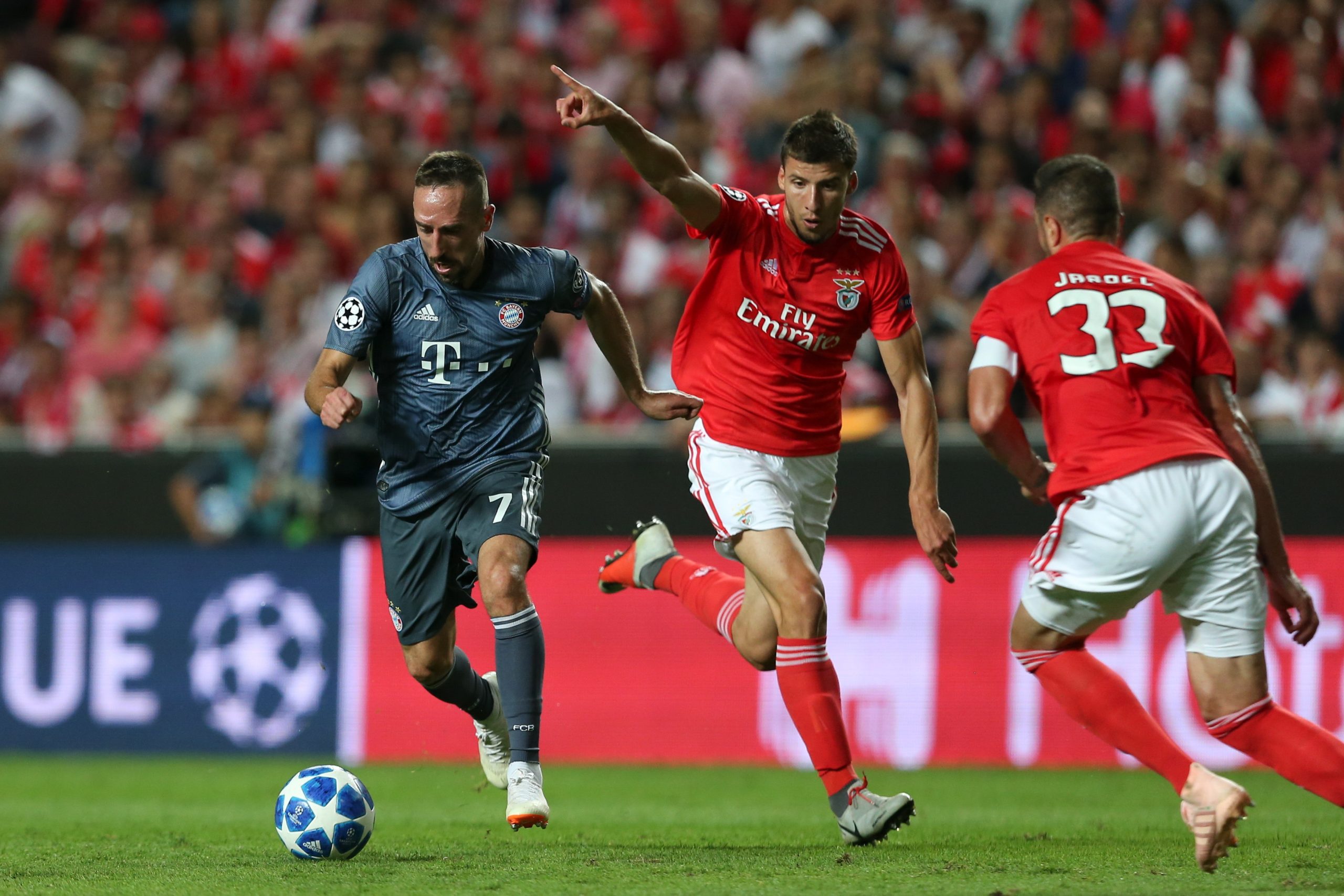 Benfica perde em casa com Bayern na estreia na Liga dos Campeões