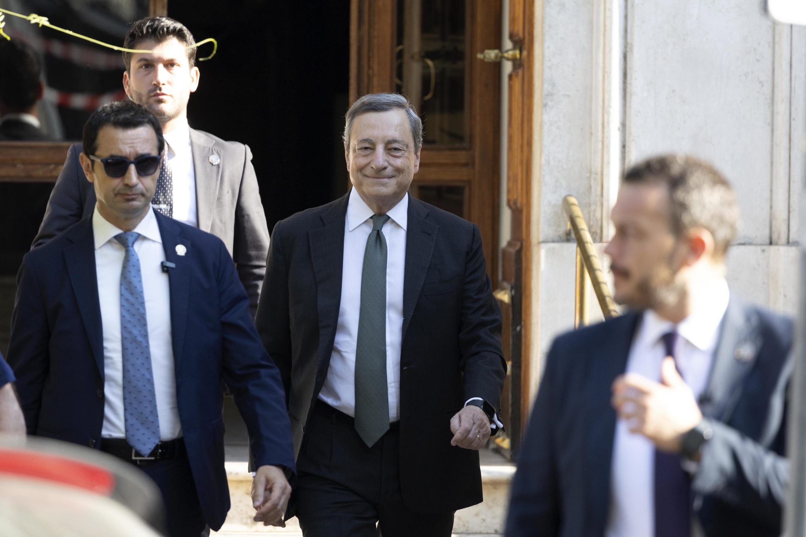 Crise política em Itália: Primeiro-ministro visita Presidente e conversa com aliados de coligação