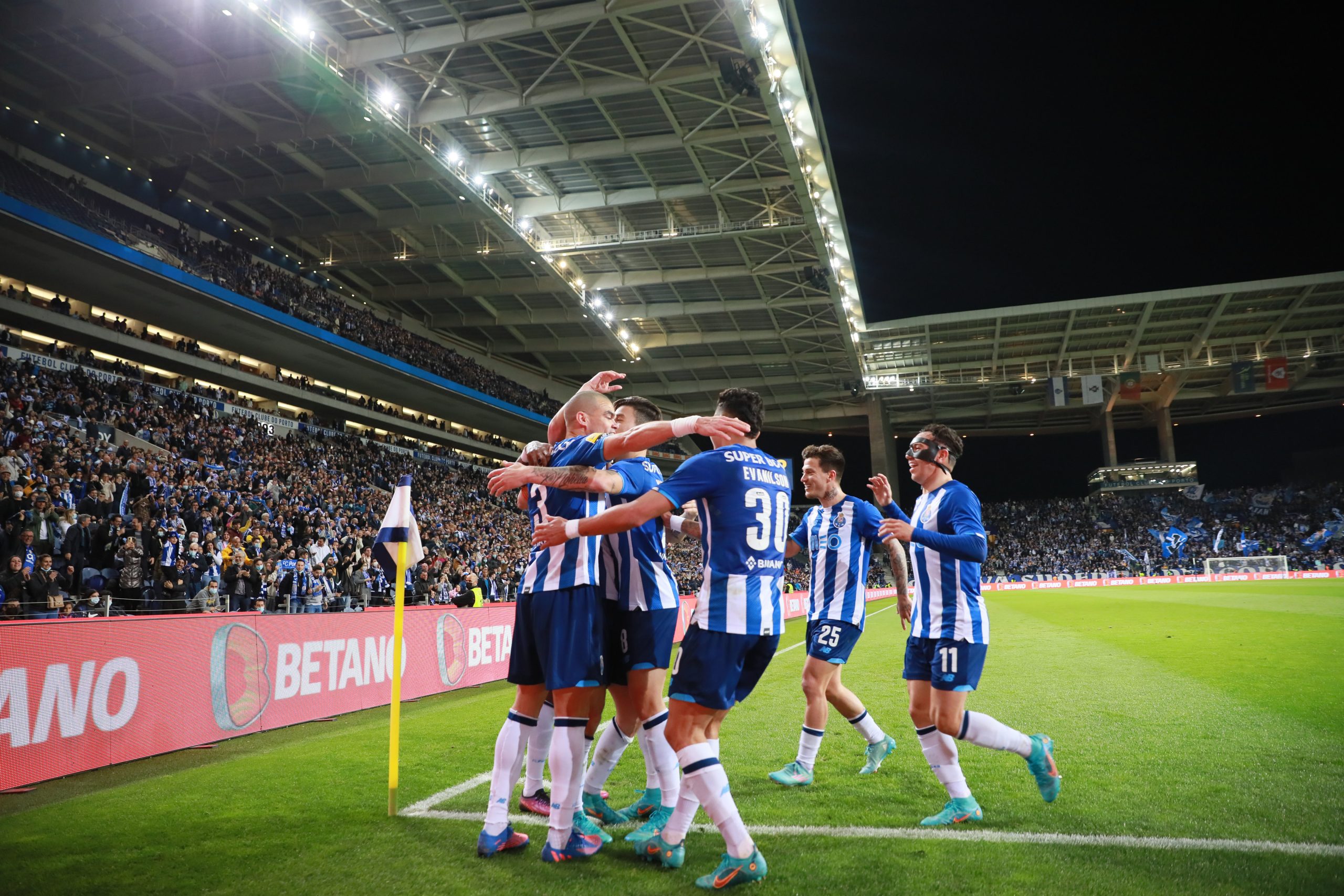 Invicto: FC Porto repõe vantagem na frente e iguala recorde com triunfo frente ao Santa Clara