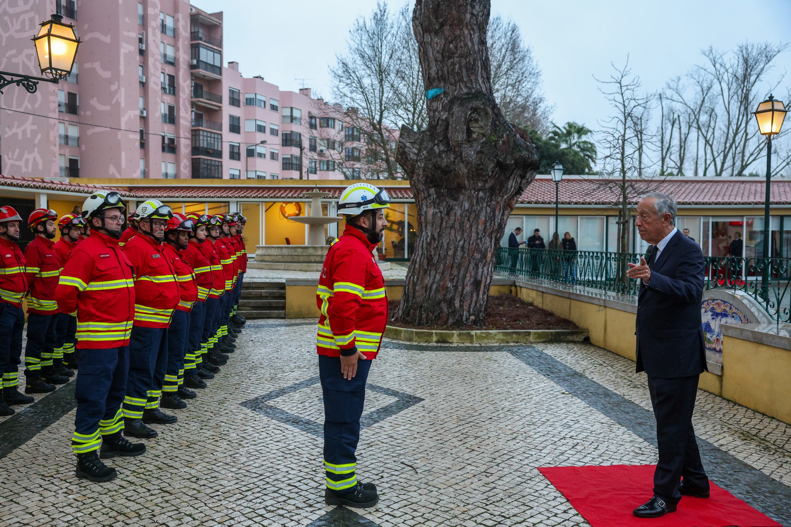 Marcelo espera compromisso para reforçar estatutos dos bombeiros antes de nova tragédia